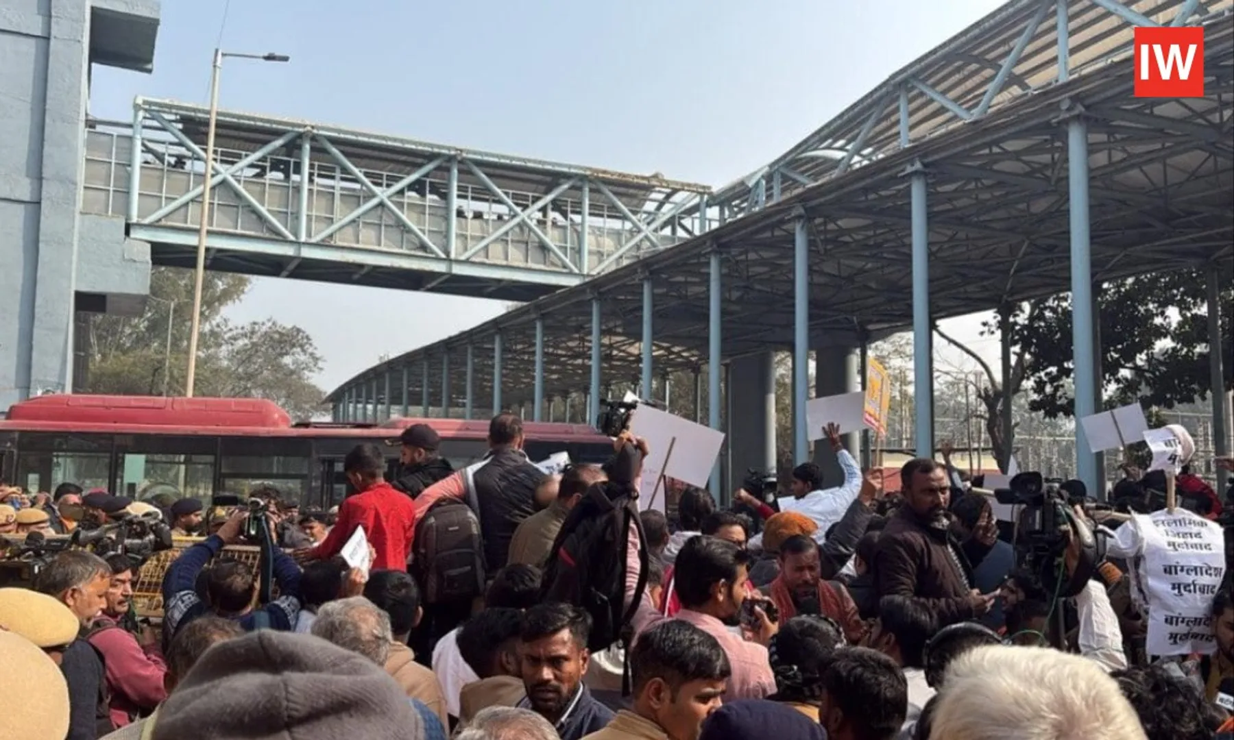 Protests-Erupt-in-Delhi-Over-Dipu-Chandra-Das-Lynching-in-Bangladesh--