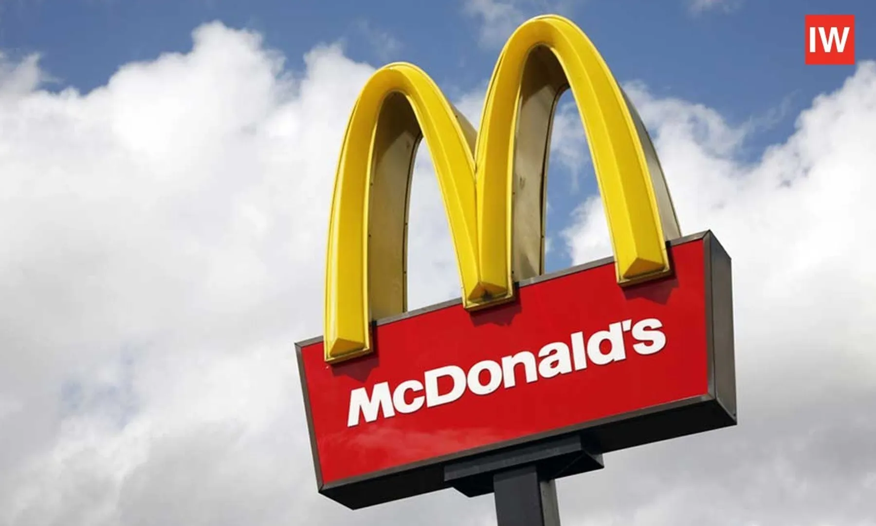 McDonald's-Jaipur-Outlet-Busted-For-Using-Extremely-Black-And-Unusable-Cooking-Oil,-Rotten-Tomatoes