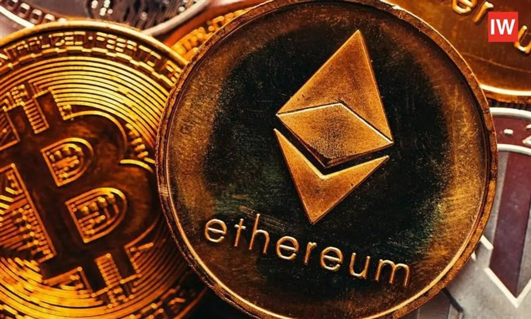 itcoin-Holds-$68,528-While-Ethereum-Jumps-to-$2,061