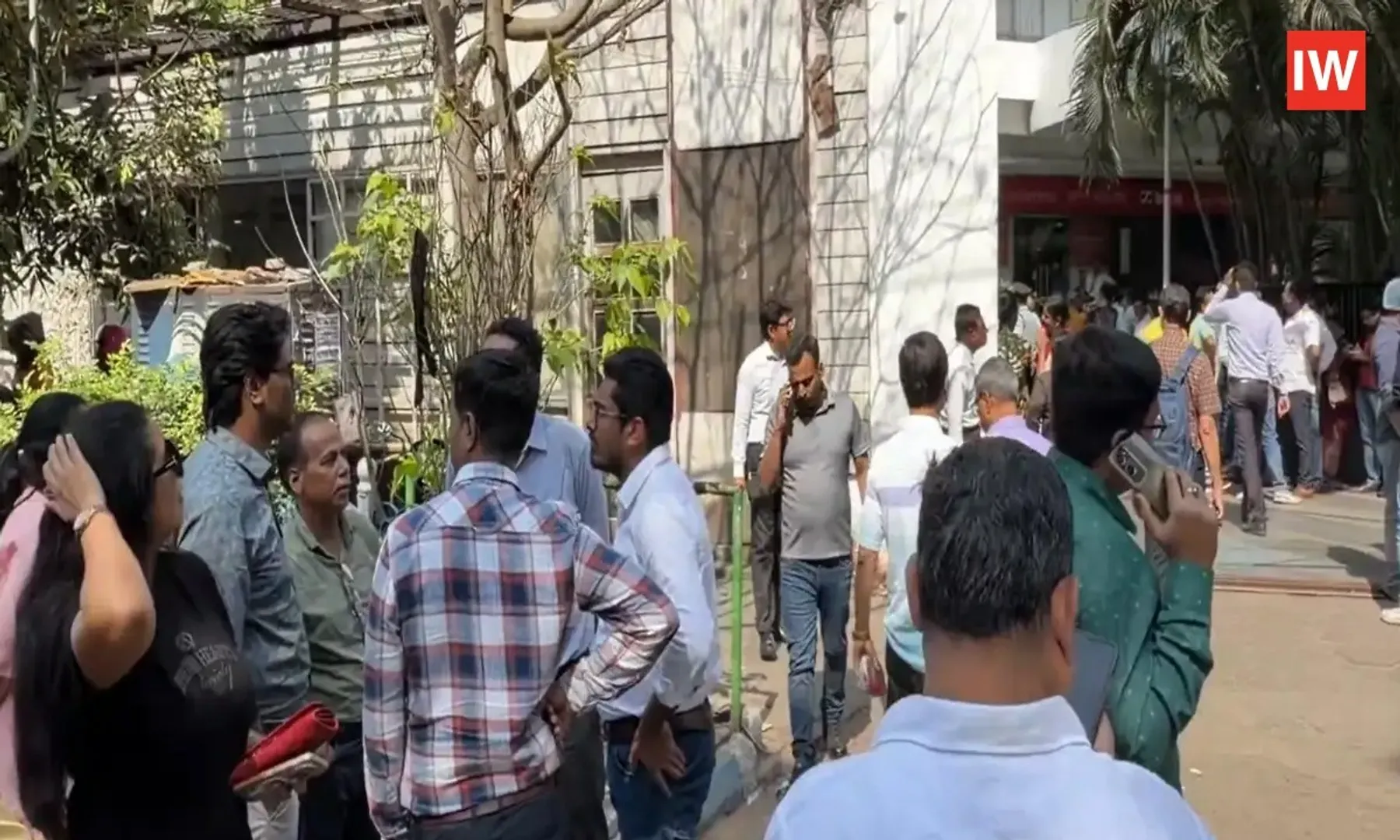 Massive-earthquake-jolts-Kolkata,-tremors-felt-across-city