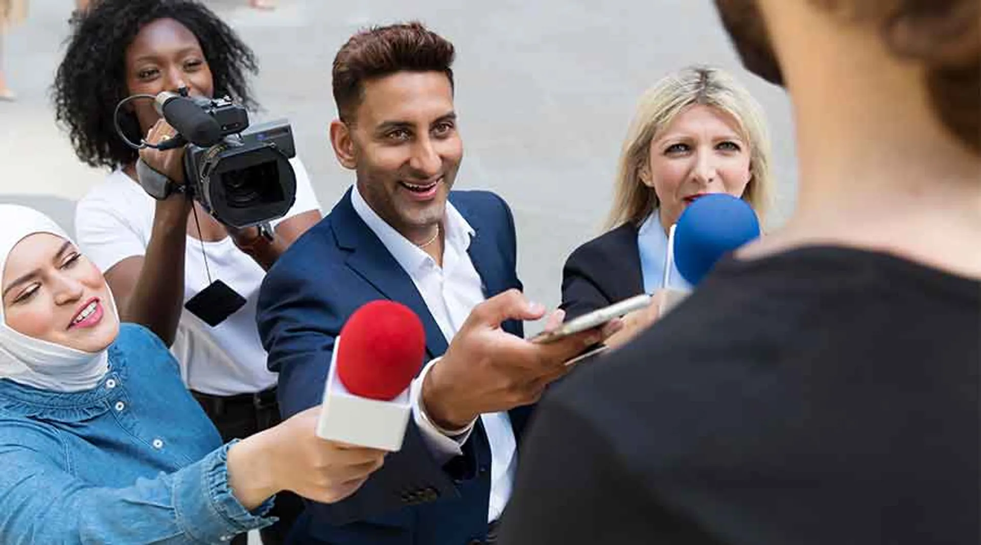 How Media and Technology Revolutionize Political Consulting in Election Campaigns