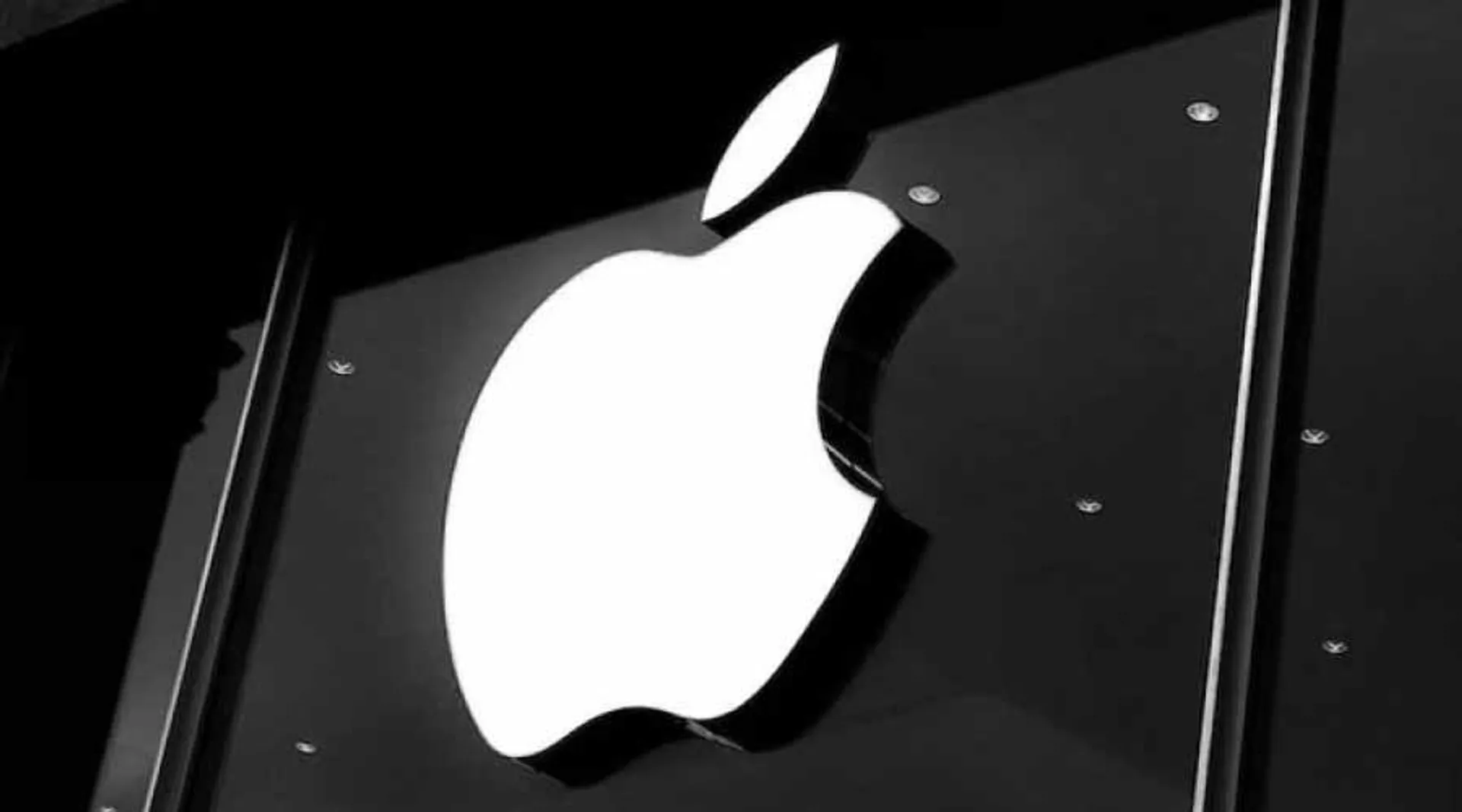 Criticism Mounts as Apple Restricts Cryptocurrency Technology