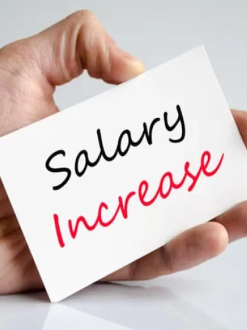 Salary-hikes-declined-to-18-22%-for-IT-job-hoppers