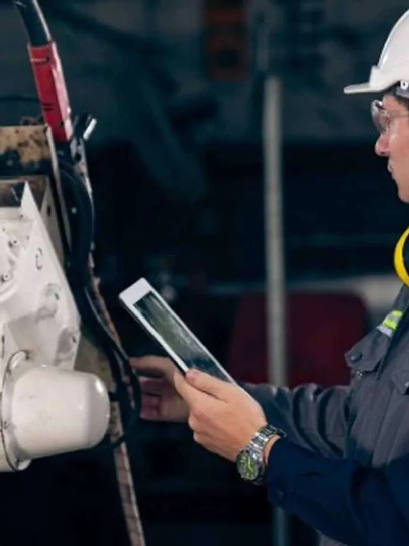 MX-Workmate-generates-human-like-language-content-from-real-time-OT-data,-enhancing-worker-understanding-and-productivity-in-industrial-settings.