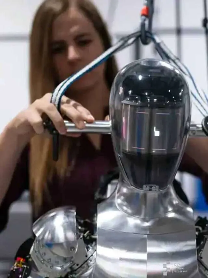 OpenAI's-AI-Powered-Humanoid-Work-Robot