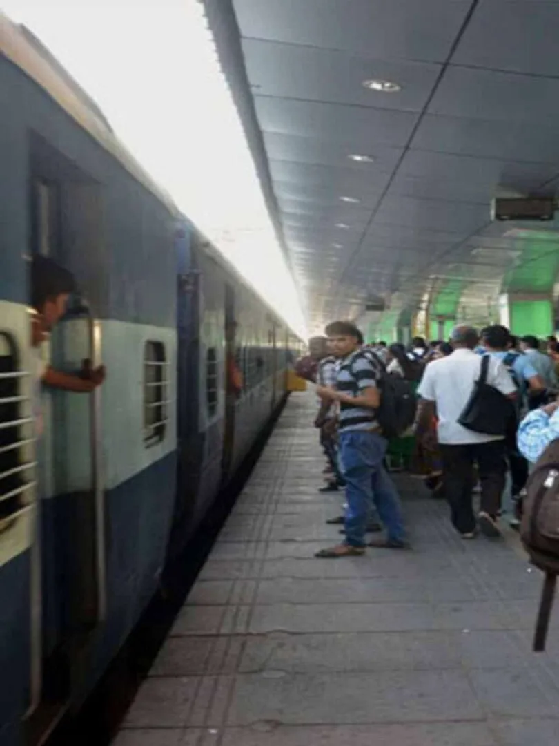 Indian-Railways-has-introduced-AI-powered-machines-to-ensure-clean-linen-for-passengers.