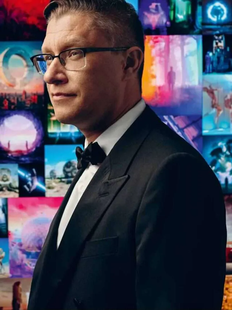 Beeple-Revolutionizing-digital-art-with-multi-million-dollar-NFT-sales,-pioneering-intricate-daily-art (1)