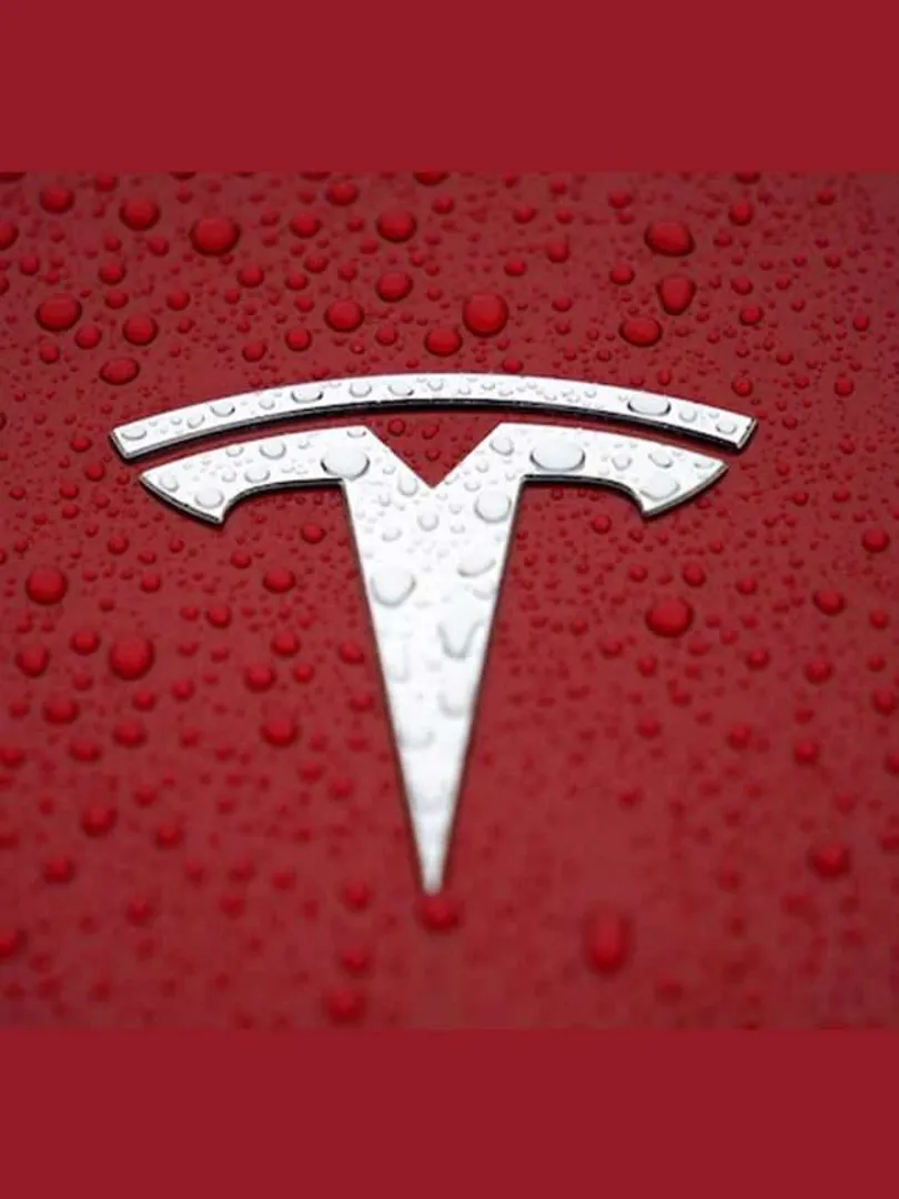 Motorcyclist's-Family-Files-Suit-Against-Tesla