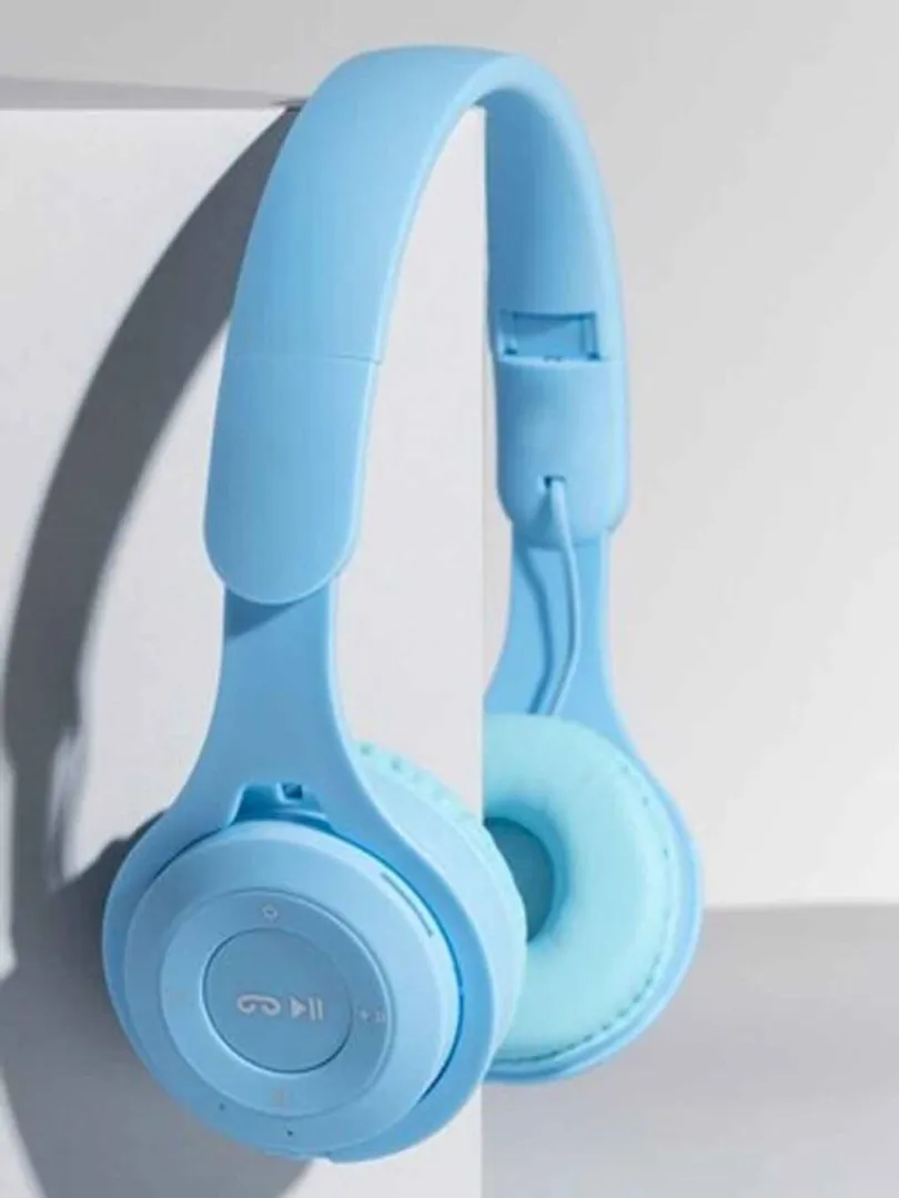 Jabra-Evolve2-65-Flex-Has-a-slimmer-design-with-dual-hinges,-including-a-nicely-padded-headband-and-earpieces