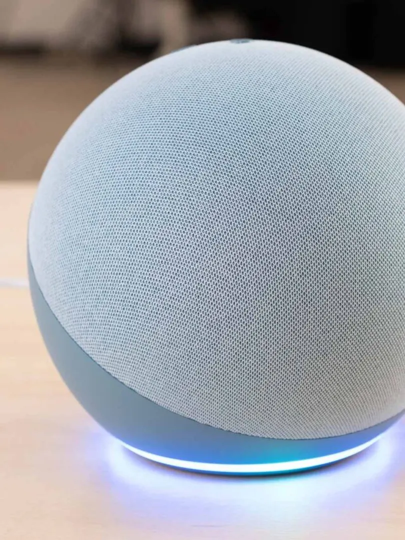 Amazon-Echo-(4th-Gen)-Offers-excellent-sound-quality,-built-in-Zigbee-hub-for-smart-home-control,-and-Alexa's-extensive-voice-assistant-capabilities.