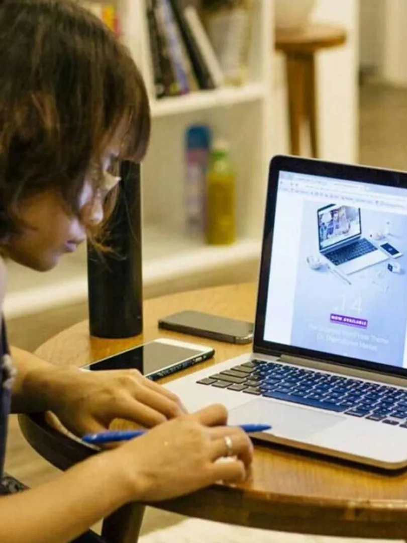 Increased-Accessibility-Online-learning-allows-students-from-anywhere-in-the-world-to-access-quality-education,-breaking-down-geographical-and-economic-barriers.