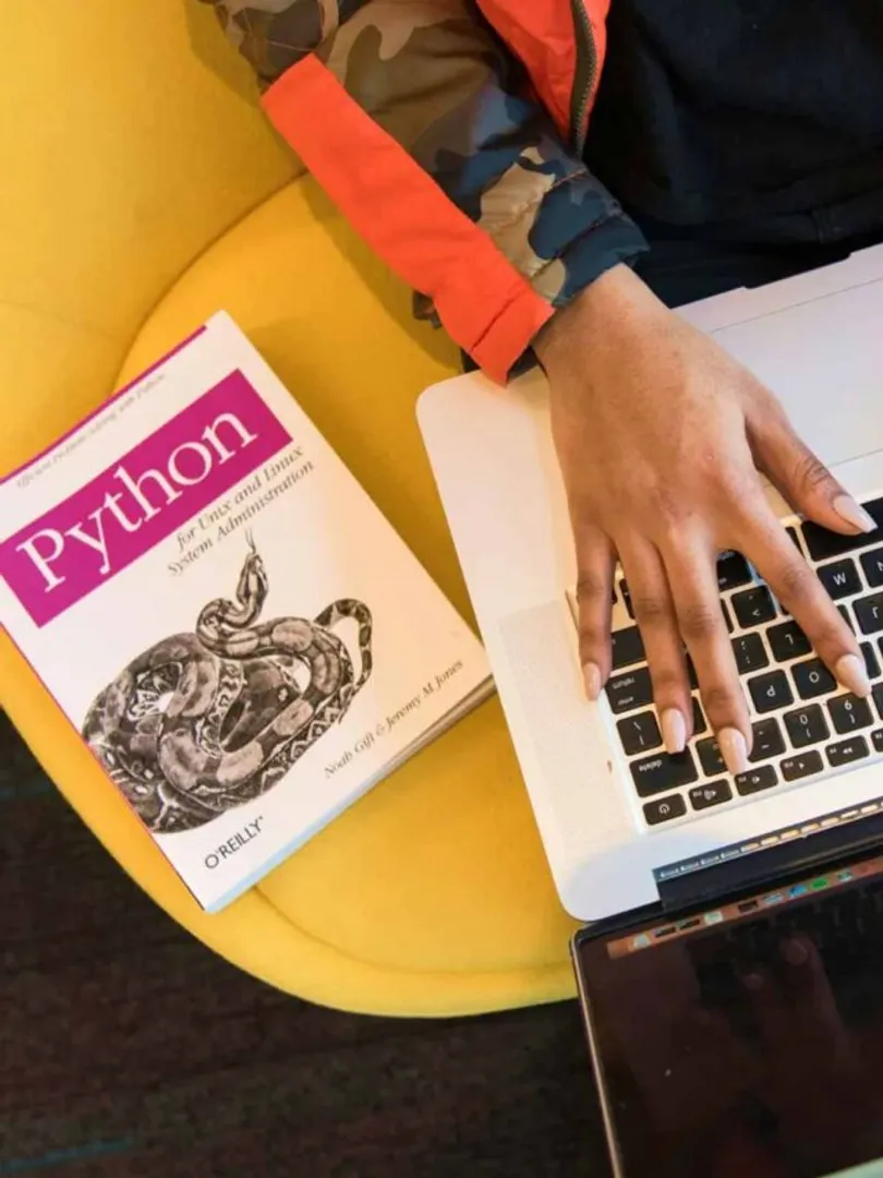 Python’s-simple-syntax-and-readability-make-it-accessible-for-beginners,-helping-data-analysts-quickly-learn-and-apply-it