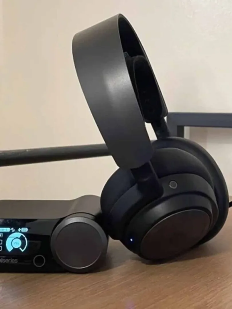 SteelSeries-Arctis-Nova-Pro-Wireless-Delivers-premium-audio-quality,-noise-canceling-microphone,-and-extended-battery-life-for-gamers.