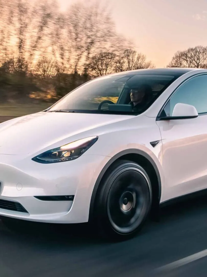 Tesla-Leading-the-market-with-advanced-autopilot-features-and-ongoing-innovations-in-full-self-driving-technology.