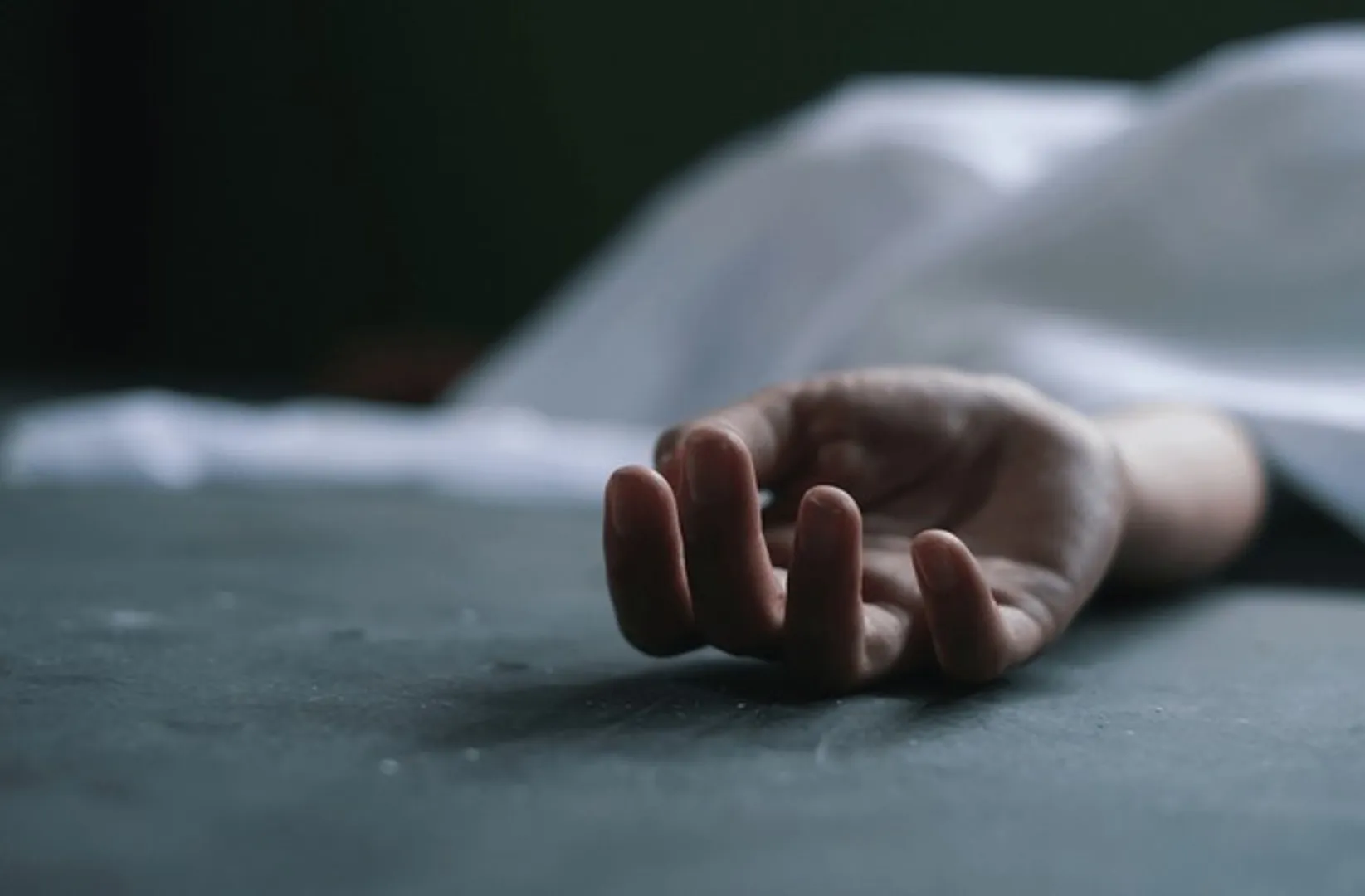 hand-dead-
