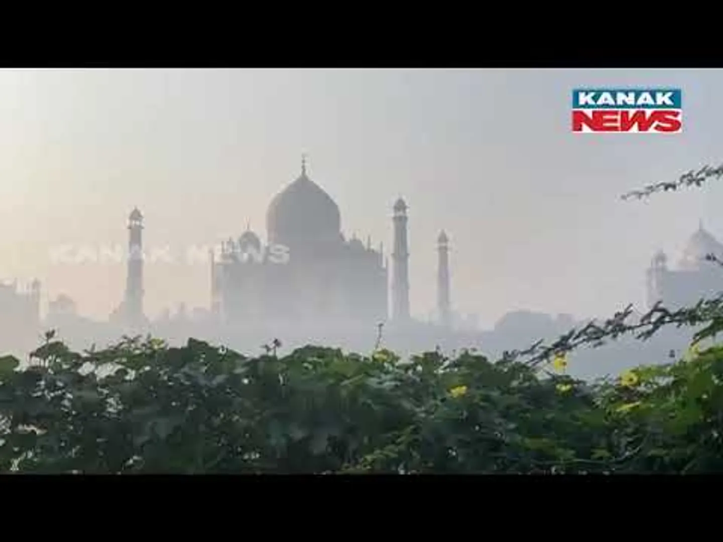 Smog-Covered Taj Mahal Due To Increasing Pollution | Reaction Of Tourists