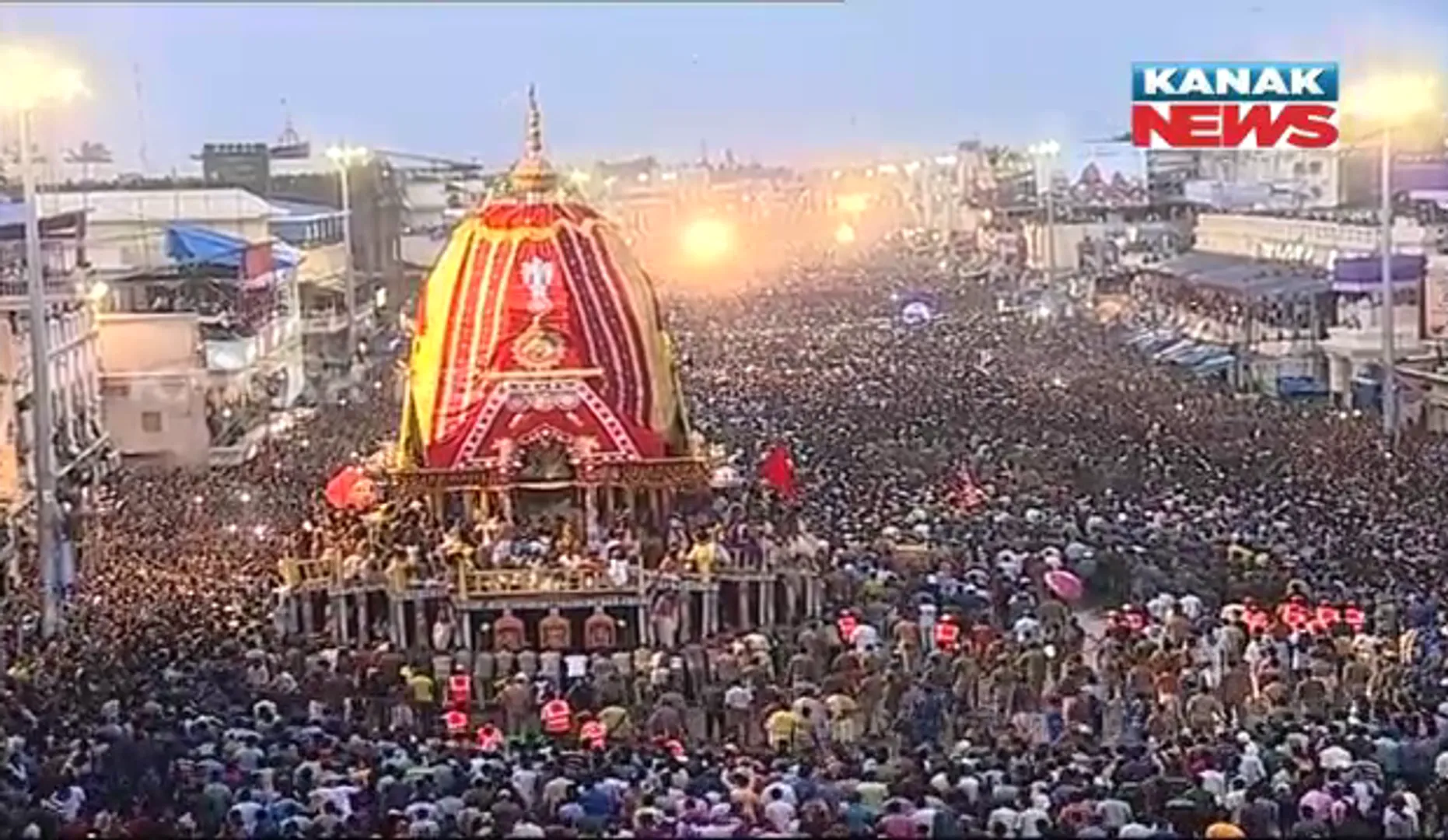 ଆଜି ପାଇଁ ଶେଷ ହୋଇଛି ରଥ ଟଣା ! ଭକ୍ତଙ୍କୁ ସୁହାଇଲା ଅନୁକୂଳ ପାଗ, ଘୋଷଯାତ୍ରା ଦେଖିବାକୁ ବଡଦାଣ୍ଡରେ ୧୦ ଲକ୍ଷ ସମାଗମ