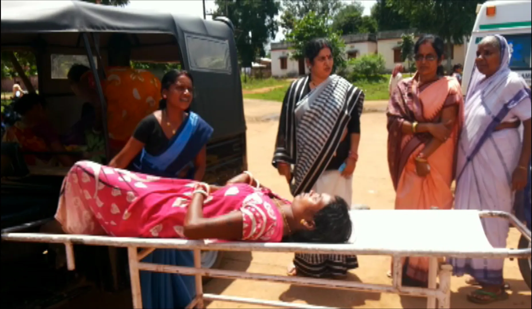 ନବରଙ୍ଗପୁରର  କରୁଣ ଚିତ୍ର : ଆସିଲାନି ଆମ୍ବୁଲାନ୍ସ ଅଟୋରେ ଗଲେ ପ୍ରସୂତି