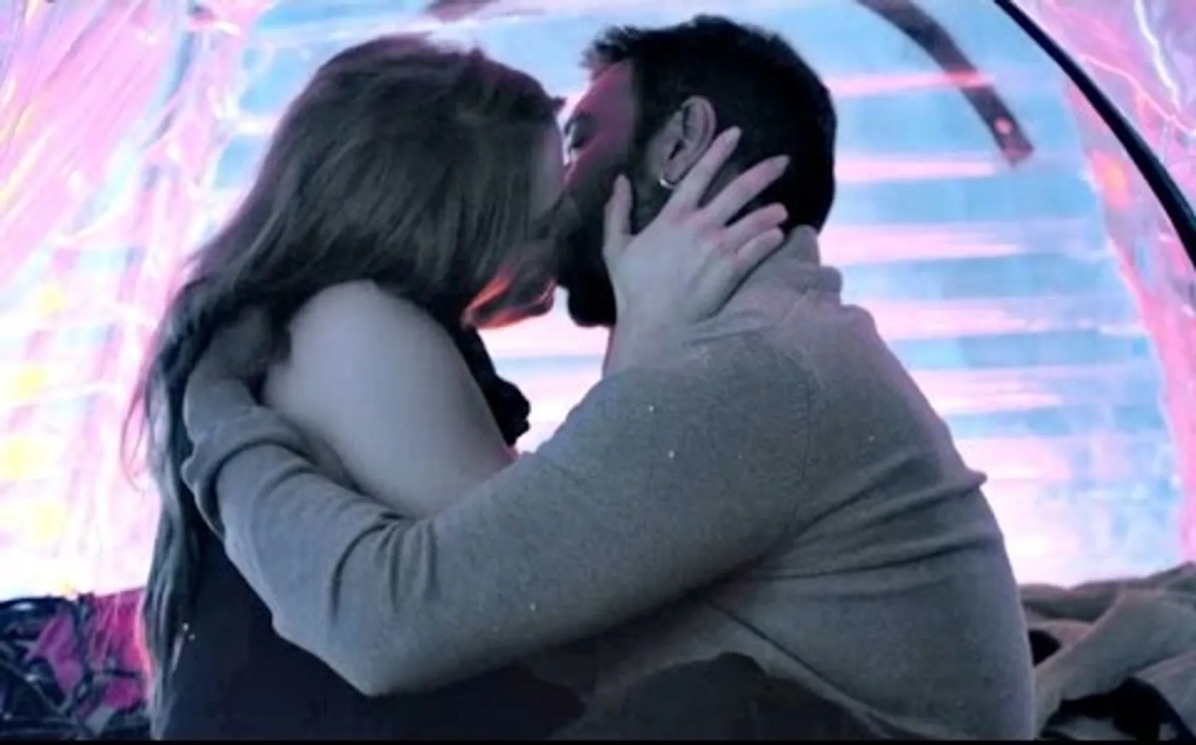 ରିଲିଜ୍ ହେଲା ଫିଲ୍ମ ‘ଶିବାୟ’ର ନୂଆ ଗୀତ : ପ୍ରଥମ ଥର କିସିଂ ସିନରେ ନଜର ଆସିଛନ୍ତି ଅଜୟ ଦେବଗନ୍