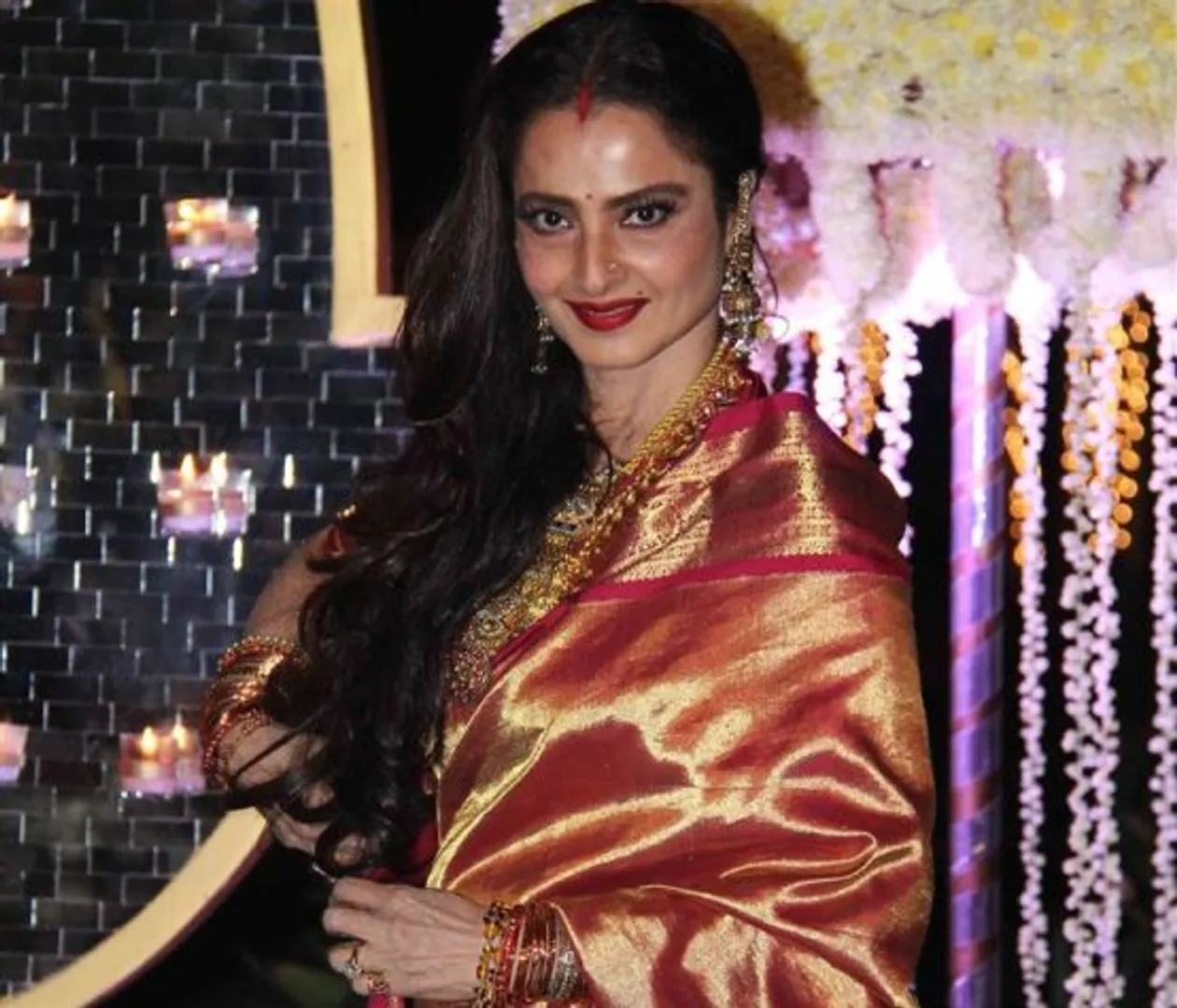 ପ୍ରଥମ ଫିଲ୍ମରେ ହିଁ ରେଖା ଯୌନ ଶୋଷଣର ଶିକାର ହୋଇଥିଲେ