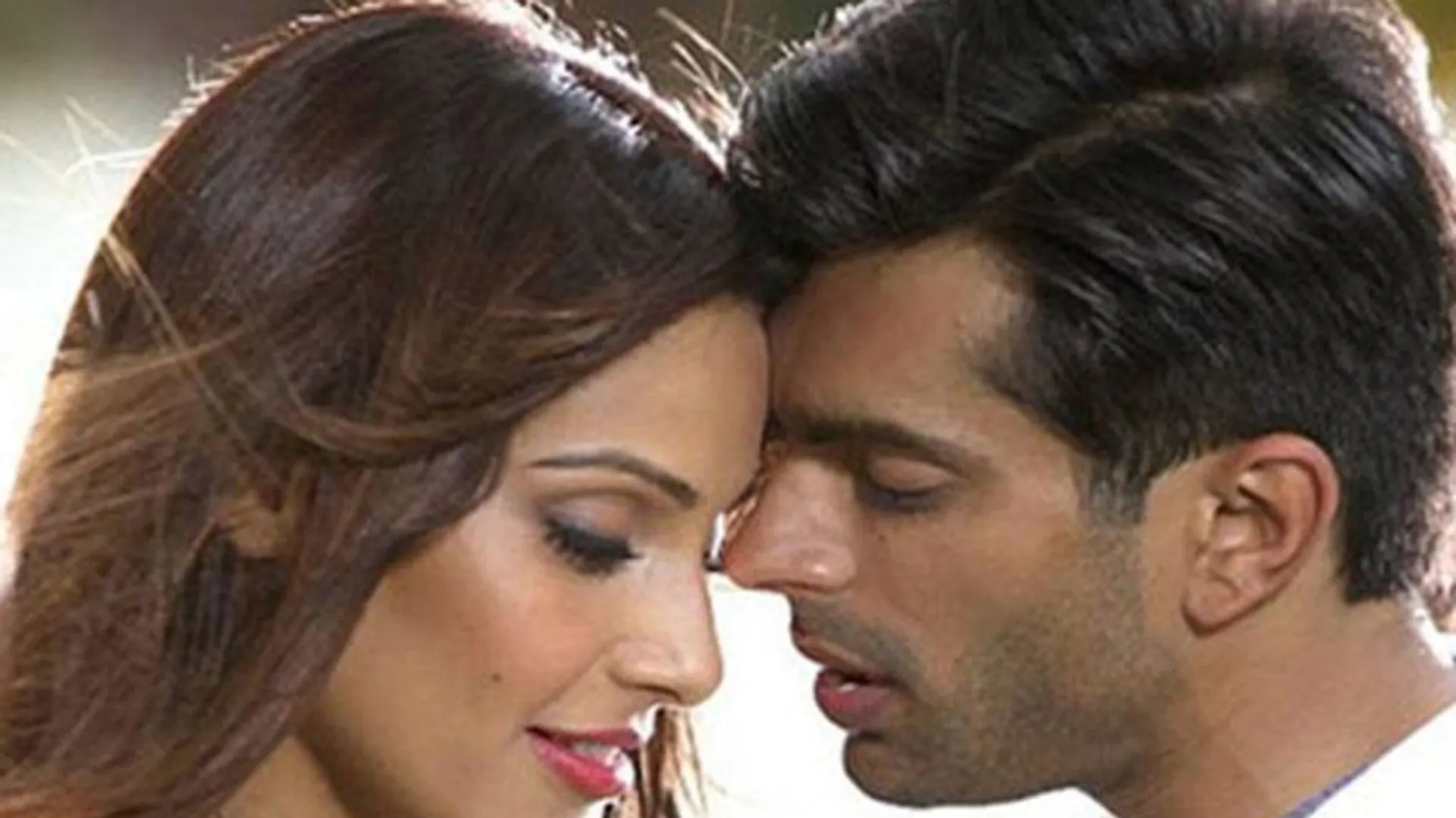 କରଣ ବିପାଶାଙ୍କ ପାଇଁ ଲେଖିଲେ ରୋମାଣ୍ଟିକ ଗୀତ