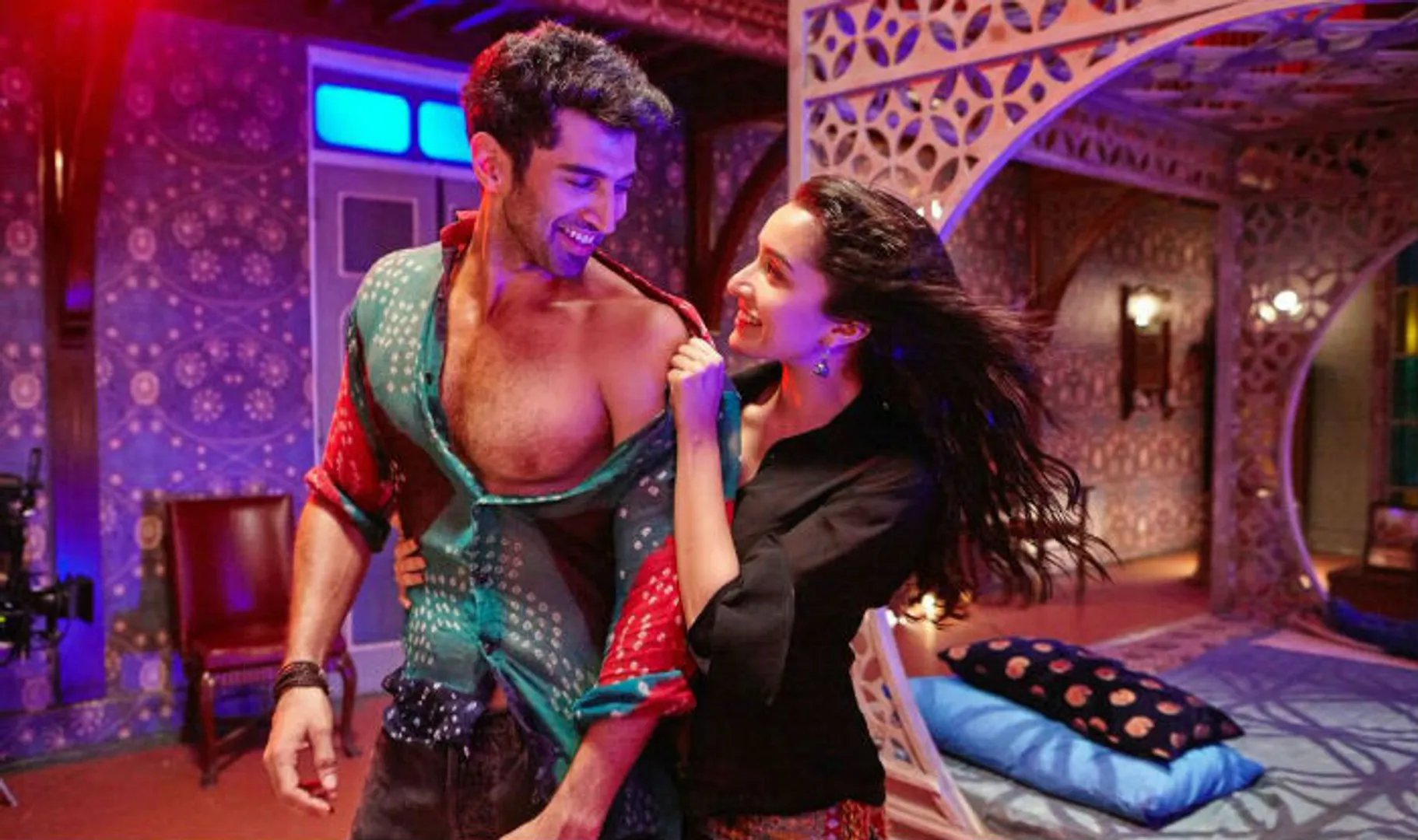 ପୁରୁଣା ଗୀତ ନୂଆ ସଙ୍ଗୀତ! ‘ହମ୍ମା ହମ୍ମା’ଗୀତରେ ଆଦିତ୍ୟ ଓ ଶ୍ରଦ୍ଧାଙ୍କ ମତୁଆଲା ଡ୍ୟାନ୍ସ