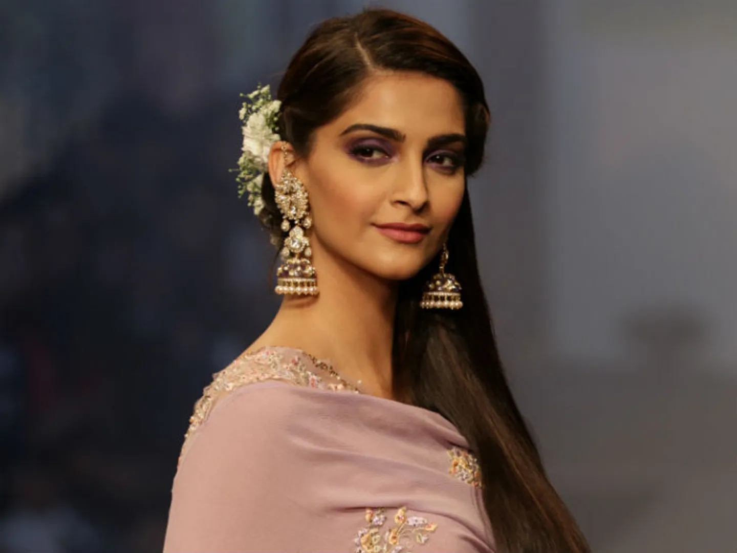 ସୋନମ ହୋଇଥିଲେ ଯୌନ ଶୋଷଣର ଶିକାର !  ନିଜ ଜୀବନର ରାଜ୍ ଉପରୁ ଉଠାଇଲେ ପରଦା