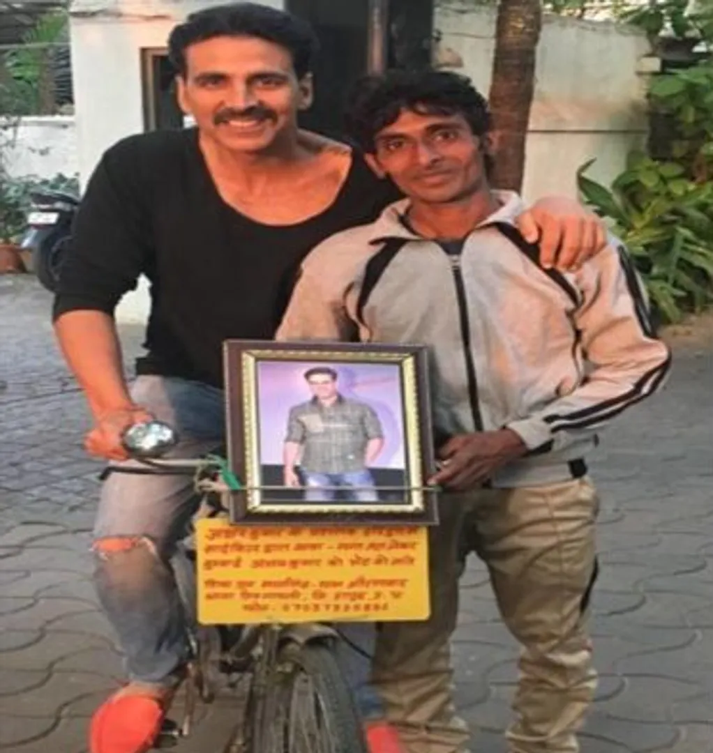 ଅକ୍ଷୟଙ୍କ ଜବରଦସ୍ତ ପ୍ରଶଂସଙ୍କ : ୧୬ଶହ କି.ମି ସାଇକେଲ ଚଳାଇ ପହଁଚିଲେ ଅକ୍ଷୟଙ୍କ ପାଖରେ