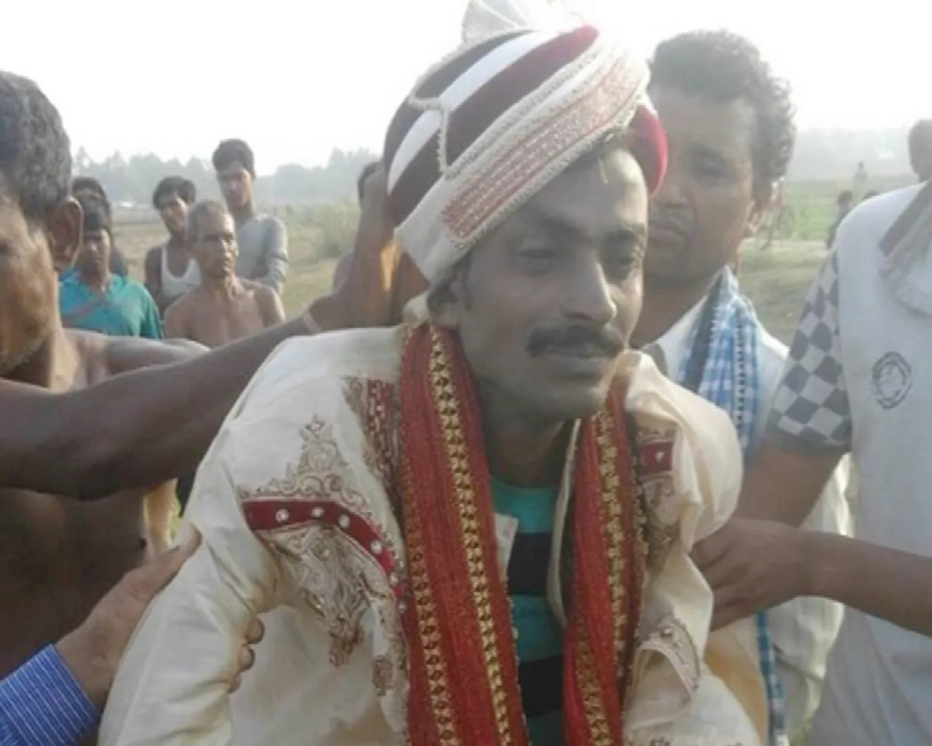 ରୋଷଣୀ ନୁହେଁ ଉଠିଲା କୋକେଇ ! ବାହାଘର ଦିନ ମଶାଣିକୁ ଗଲା ବର
