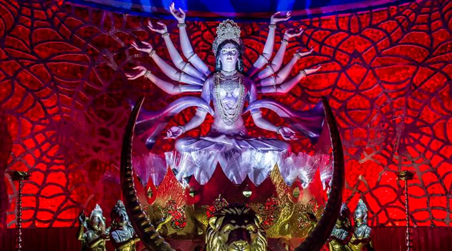 ଗୋଟିଏ ଦିନରେ କରନ୍ତୁ ଦେବୀ ଦର୍ଶନ ! ରାଜଧାନୀର ବଡ ବଡ ପୂଜା ମଣ୍ଡପ ପାଇଁ ଆମେ ସାଜିବୁ ଆପଣଙ୍କ ଗାଇଡ୍  . .  ପଢନ୍ତୁ କେଉଁଠୁ ଆରମ୍ଭ କରିବେ କେଉଁଠି ସାରିବେ
