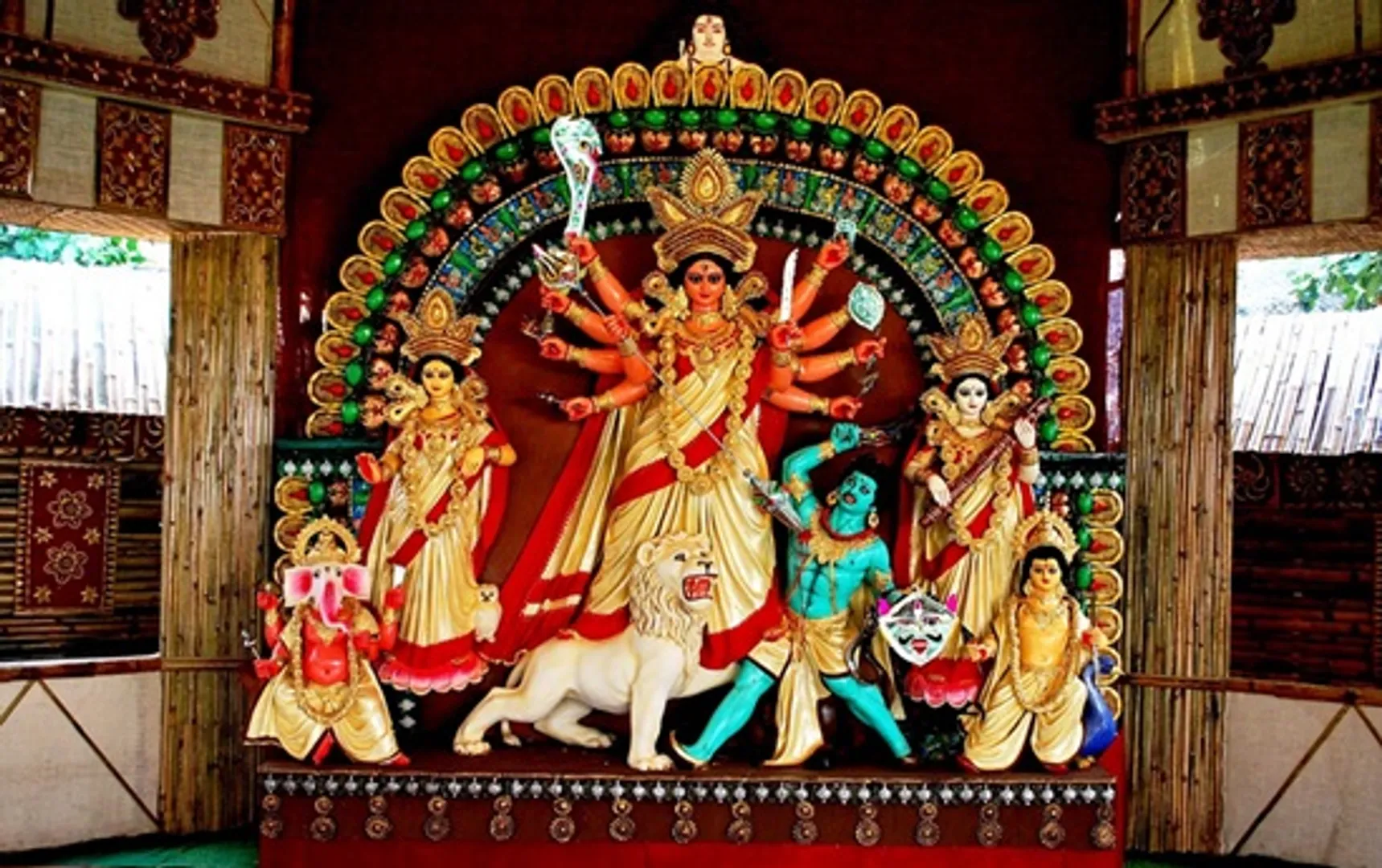 ଆଜି ବିଜୟା ଦଶମୀ ! ମହାମାୟୀଙ୍କ ପୂଜା ପାଇଁ ଉତ୍ସବମୁଖର ସାରା ଓଡିଶା, ଘରେ ଘରେ ମା’ଙ୍କ ପୂଜାର୍ଚ୍ଚନା