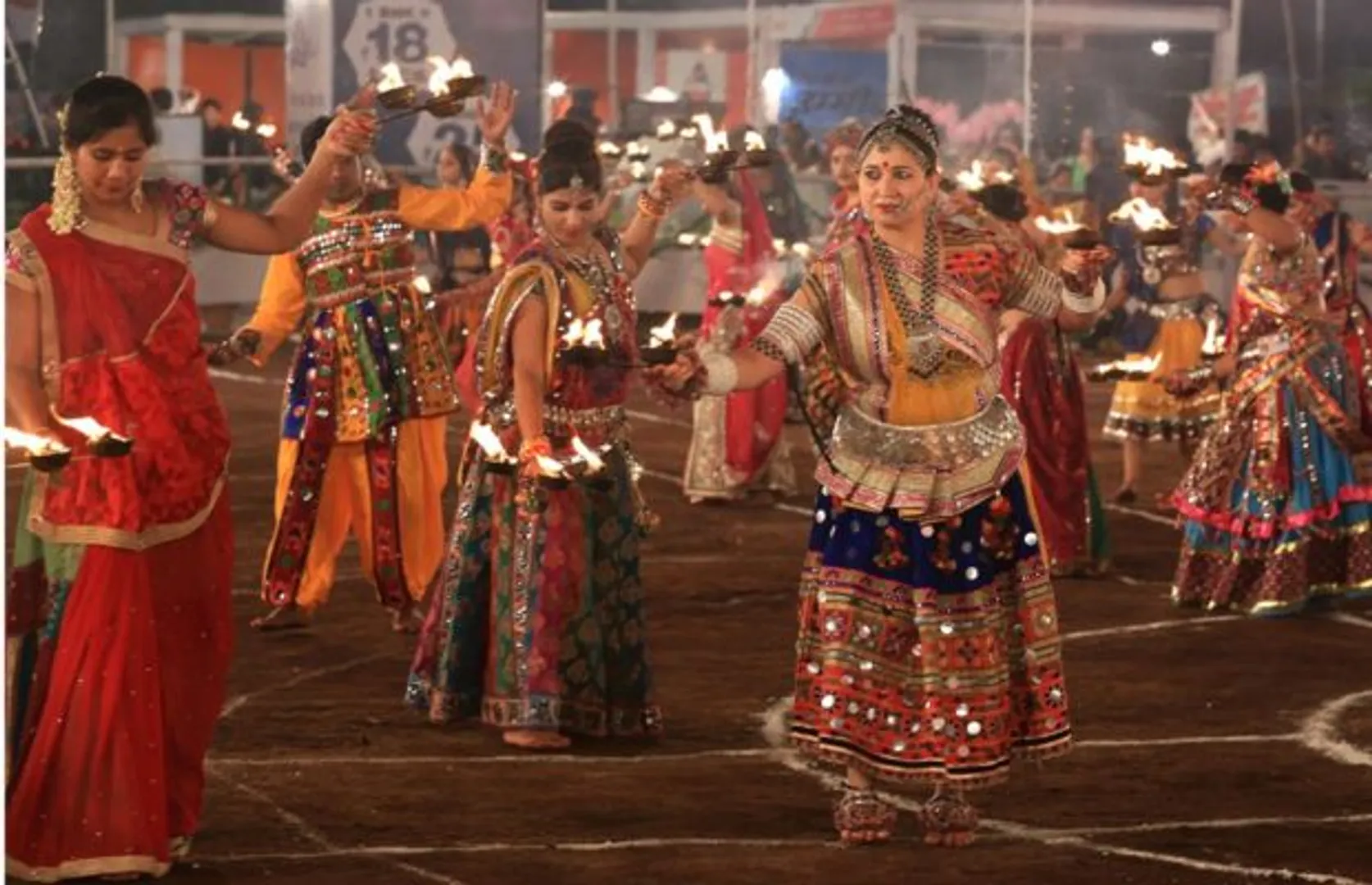 ଆପଣ ଜାଣନ୍ତି କି , କାହିଁକି ନବରାତ୍ରିରେ ଗରବା ଓ ଦାଣ୍ଡିଆର ଆୟୋଜନ କରାଯାଏ ?