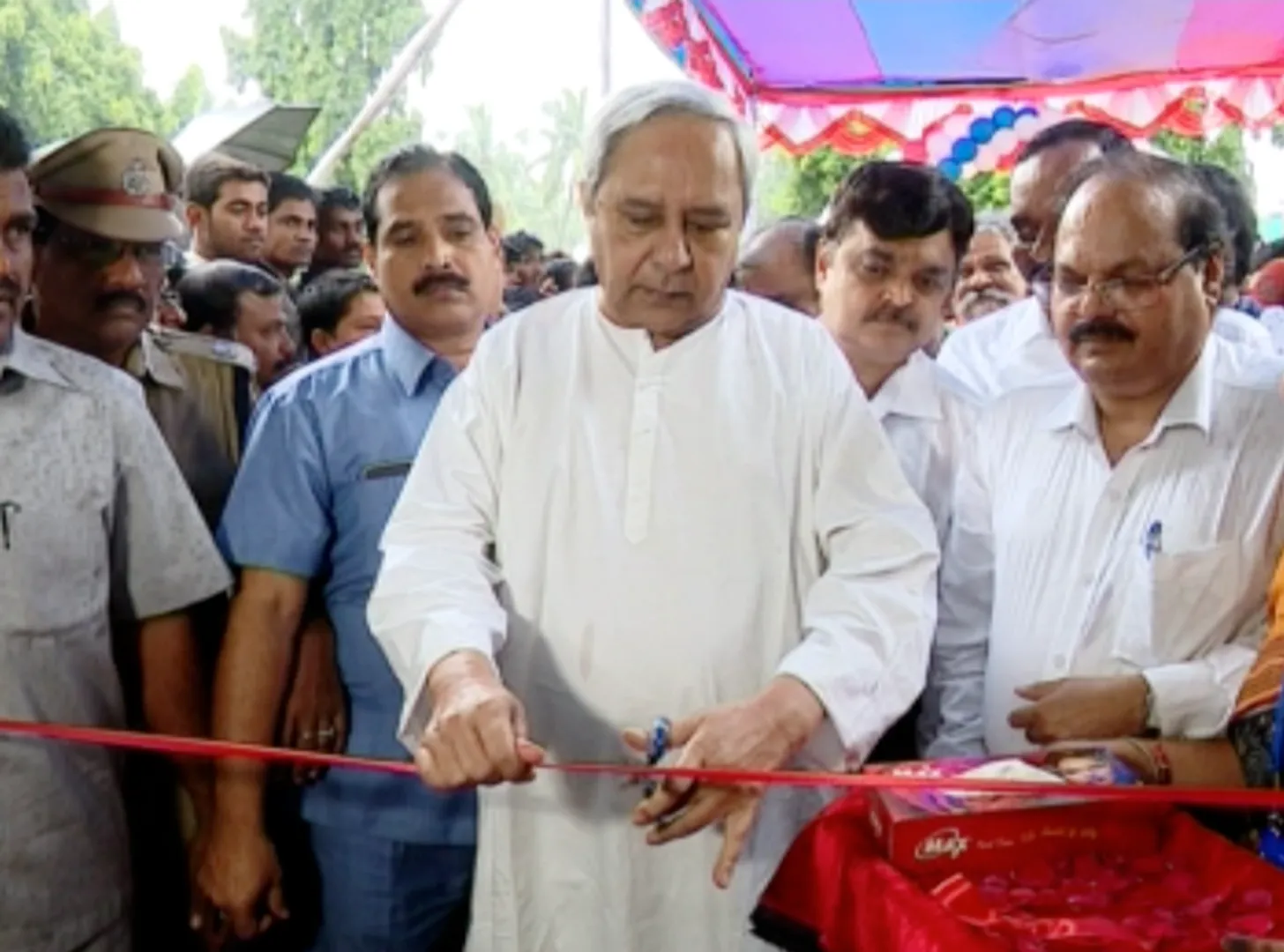 ଜଳ ଓ ଜାଳେଣିକୁ ନେଇ ରାଜନୀତି : କଟକରେ ସହରାଂଚଳ ପାଇଁ ୧୦୧ଟି ନୂତନ ଜଳ ଯୋଗାଣ ପ୍ରକଳ୍ପର ଶିଳାନ୍ୟାସ କଲେ ନବୀନ, ଭୁବନେଶ୍ୱରରେ ପାଇପ୍ ଯୋଗେ ଗ୍ୟାସ ଯୋଗାଣ ପ୍ରକଳ୍ପର ଶୁଭାରମ୍ଭ କଲେ ଧର୍ମେନ୍ଦ୍ର