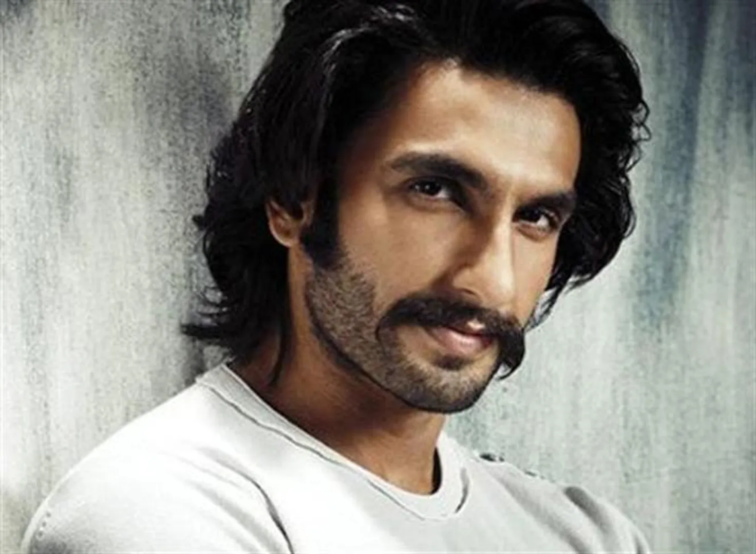 କ୍ରିକେଟ ଗ୍ରାଉଣ୍ଡରେ ଜଲୱା ଦେଖାଇବେ ବଲିଉଡ଼୍ ବାଜିରାଓ ! ‘୮୩’ ସିନେମାରେ ତାରକା କ୍ରିକେଟର କପିଳଦେବଙ୍କ ଭୂମିକାରେ ନଜର ଆସିବେ ରଣବୀର ସିଂହ