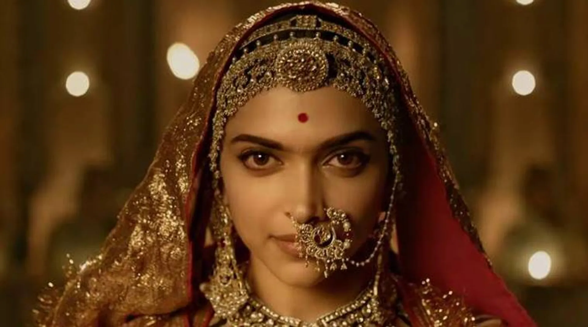 ‘ପଦ୍ମାବତୀ’ ସମର୍ଥନରେ ଫିଲ୍ମ ଇଣ୍ଡଷ୍ଟ୍ରୀ  ! ରବିବାର ଦିନ ‘ବ୍ଲାକ ଆଉଟ’ ପାଳିବାକୁ ଯୋଜନା