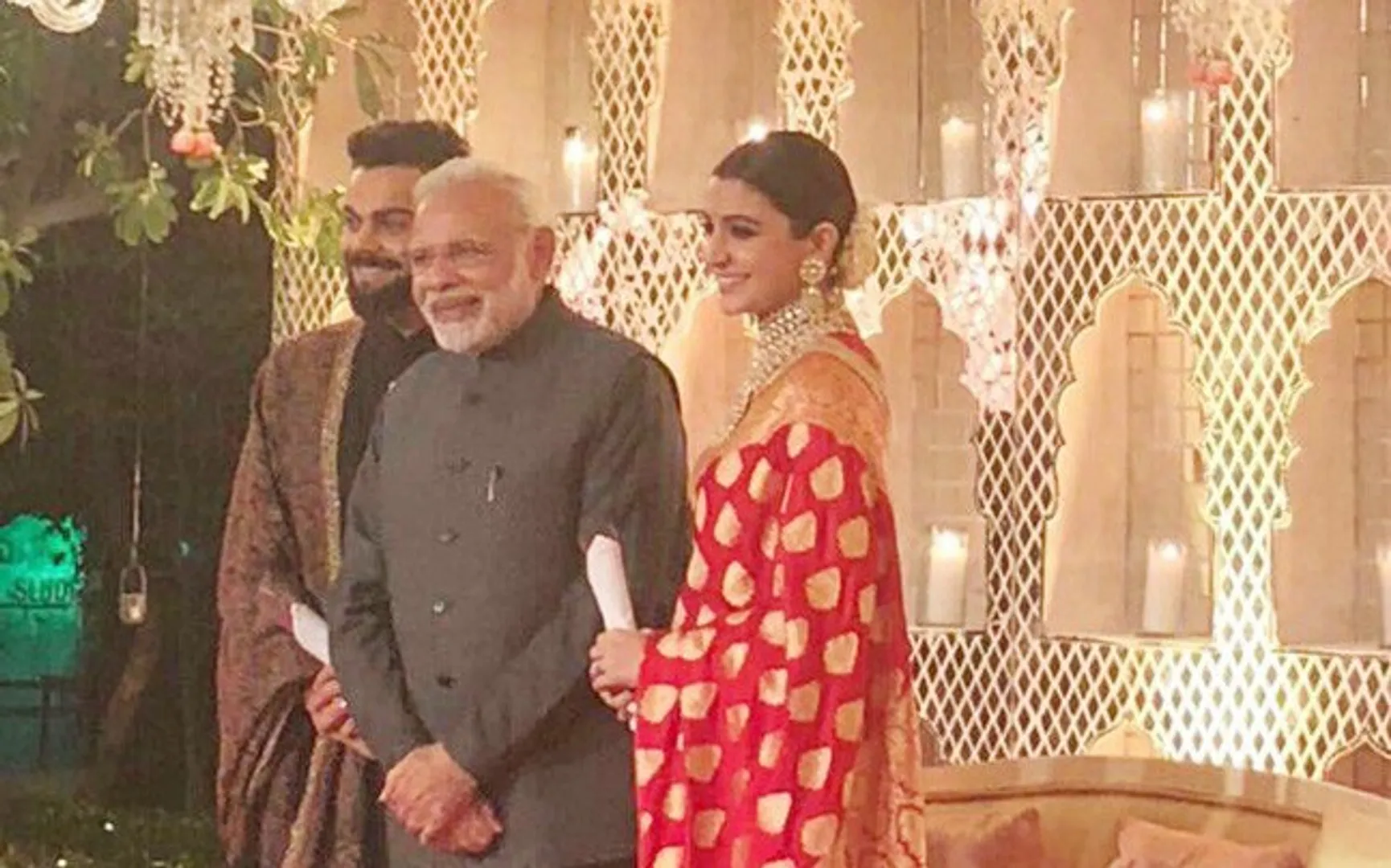 ଦକ୍ଷିଣଆଫ୍ରିକାରେ ବିରୁଷ୍କା ପାଳିବେ ନୂଆବର୍ଷ  । ଦିଲ୍ଲୀରେ ସରିଲା ଗ୍ରାଣ୍ଡ ରିସେପସନ । ୨୬ରେ ଦ୍ୱିତୀୟ ରିସେପସନ ମୁମ୍ବାଇରେ