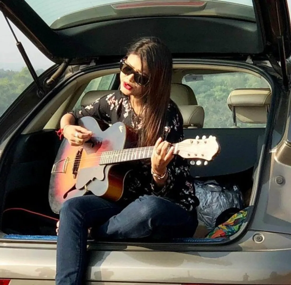 ବଲିଉଡ ଗୀତର ଲୋକାଲ ଭର୍ସନ ! ତିନୋଟି ଭାଷାରେ ଧୁମ ମଚାଇଲେ ଓଡ଼ିଆ ଗାୟିକା ଅନ୍ତରା