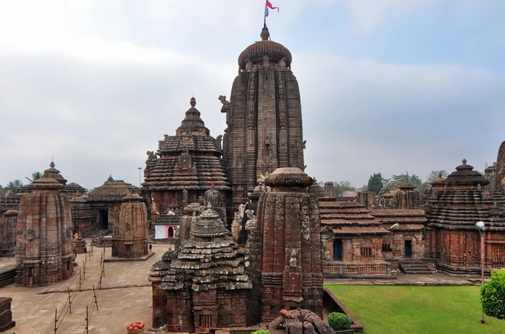 ଦୁଇ ଦିନ ପରେ ମହାଶିବରାତ୍ରୀ : ସିସଟିଭି ନଜରରେ ରହିବ ଲିଙ୍ଗରାଜ ମନ୍ଦିର, ମୁତୟନ ହେବେ ୩୦ ପ୍ଲାଟୁନ ପୋଲିସ ଫୋର୍ସ