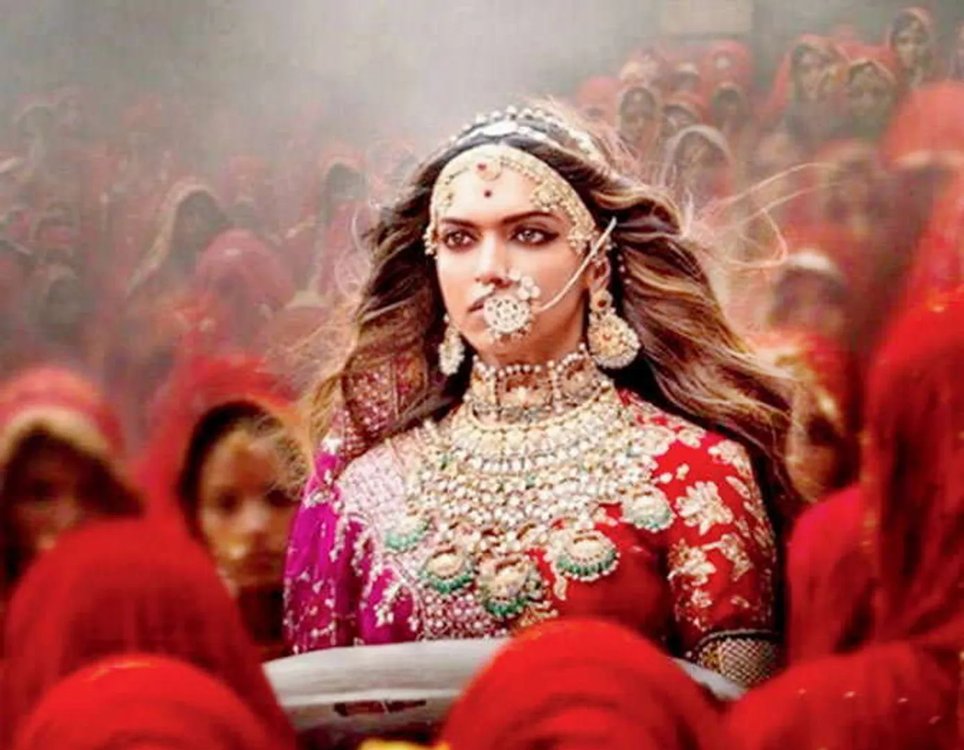 ପଦ୍ମାବତୀରୁ ହେଲା ପଦ୍ମାବତ୍ ! ତଥାପି କମୁନି ବିବାଦ, ଉଗ୍ର ହେଉଛି କରଣୀ ସେନାର ବିରୋଧ