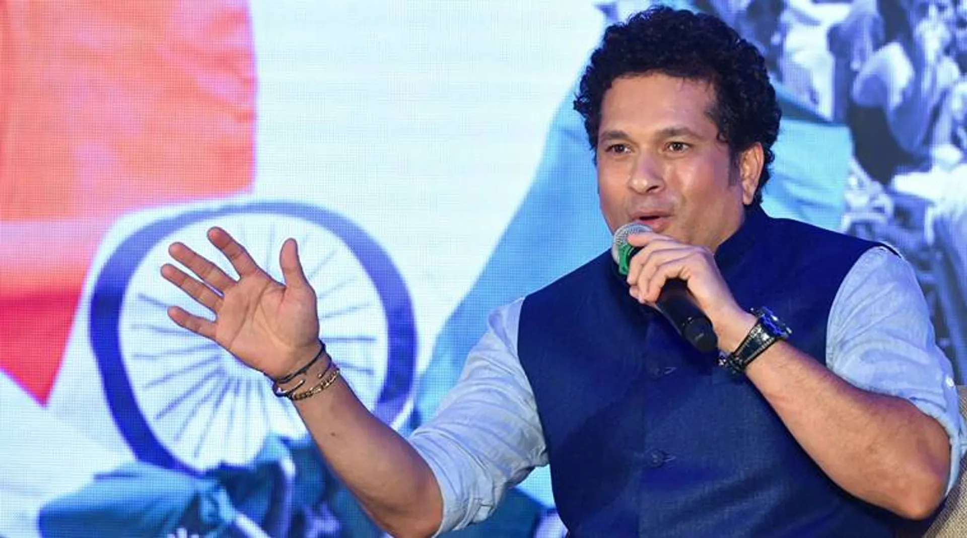 ୪୫ତମ ଜନ୍ମ ଦିନ ପାଳିଲେ ମାଷ୍ଟରବ୍ଲାଷ୍ଟର ସଚିନ୍ ତେନ୍ଦୁଲକର । ଦେଶବିଦେଶରୁ ଛୁଟିଛି ଫ୍ୟାନଙ୍କ ଶୁଭେଛାର ସୁଅ