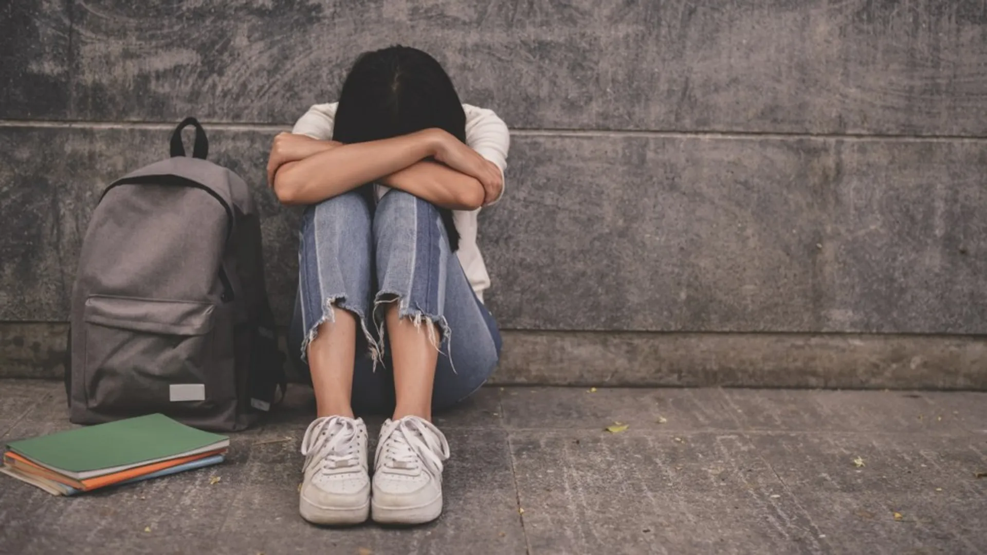 ଆତ୍ମହତ୍ୟା ପୂର୍ବରୁ ସ୍ୱୟଂ ସହ କିଛି ଏଭଳି କାଣ୍ଡ କରିଥାନ୍ତି ଯୁବପିଢୀ ! ସମୟ ଥାଉ ଥାଉ ଚିହ୍ନନ୍ତୁ ନଚେତ୍ ...