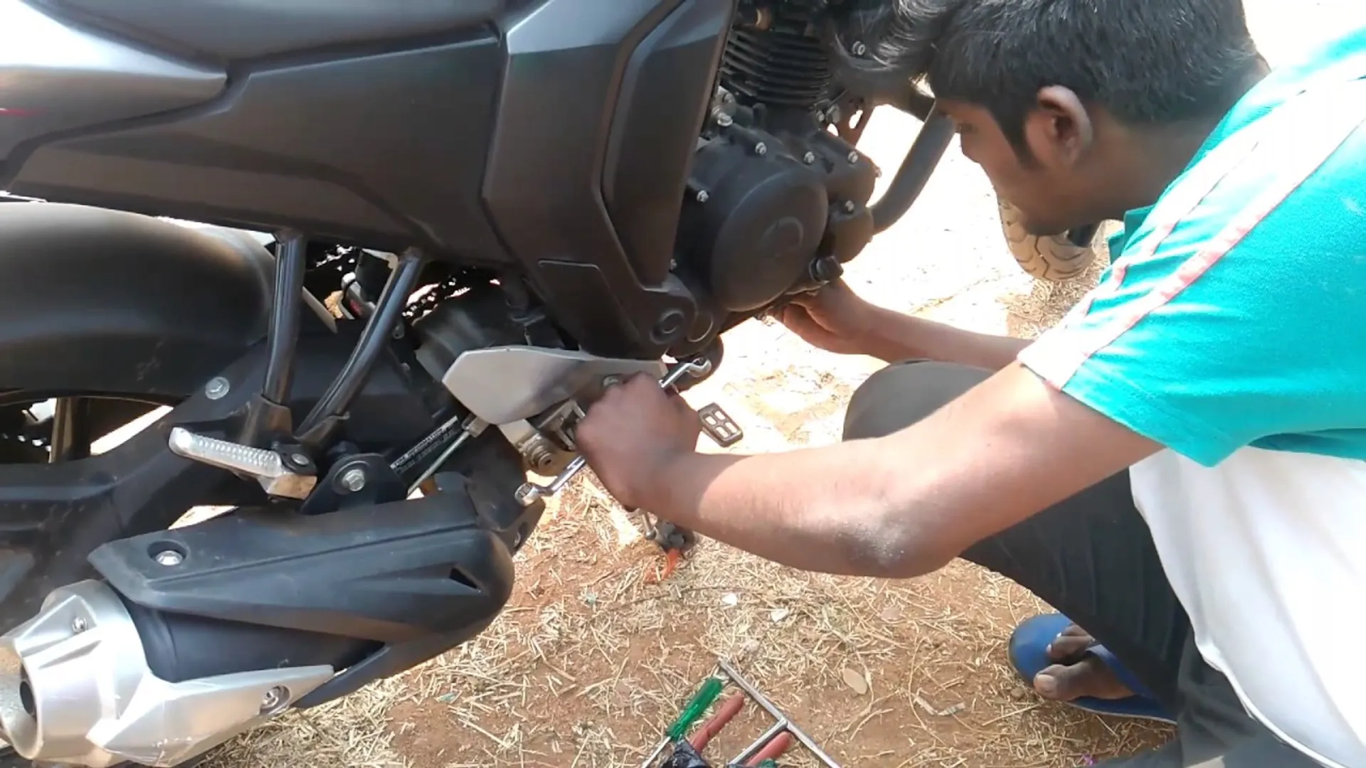 ଗାଡି ଚାଲୁଥିବା ସମୟରେ ଇଂଜିନ୍ ସିଜ୍ ହେଲା ଭଳି ଅସୁବିଧା ଉପୁଜୁଛି କି ? ଆପଣାନ୍ତୁ କିଛି ଟିପ୍ସ ସମସ୍ୟା ହେବ ଦୂର ।