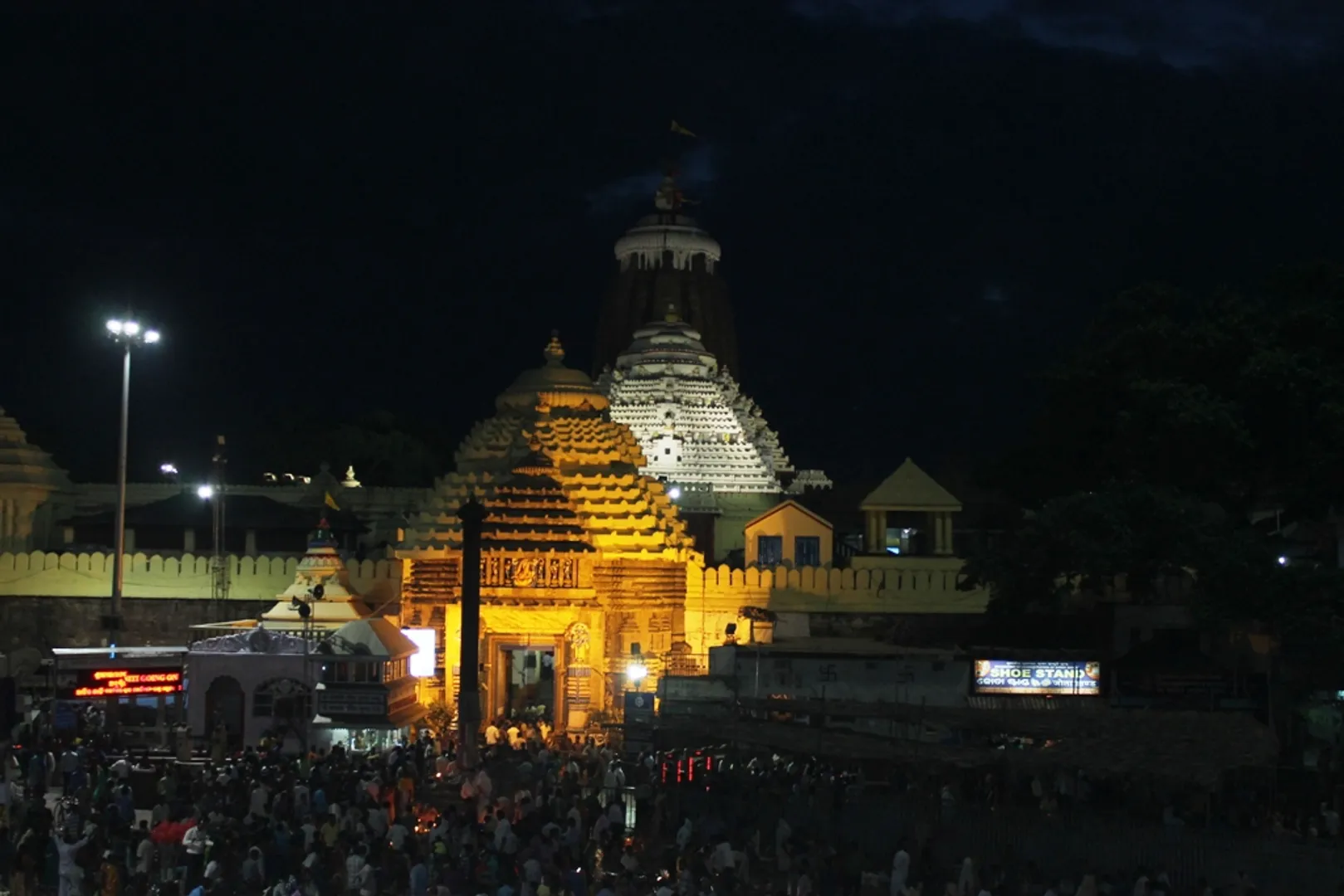 ଅଣସର ପିଣ୍ଡିରେ ଚାଲିଛି ଚତୁର୍ଦ୍ଧାମୂର୍ତ୍ତିଙ୍କ ଗୁପ୍ତ ଉପଚାର । ଶ୍ରୀବିଗ୍ରହଙ୍କ ଶ୍ରୀଅଙ୍ଗରୁ ଫିଟା ହେଲା ଓଦା ବସ୍ତ୍ର