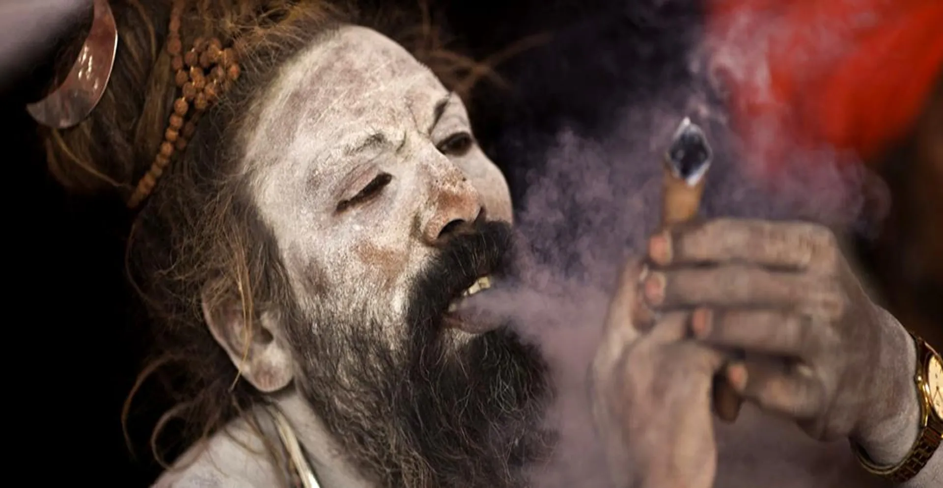 ନାଗାସାଧୂଙ୍କ ରହସ୍ୟ ଜୀବନ ! ଫୁଙ୍ଗୁଳା ଶରୀର ସାଙ୍ଗକୁ ଦେହରେ ମଶାଣୀ ପାଉଁଶ ବୋଳି କୁମ୍ଭମେଳାରେ ଏଭଳି ଉପାୟରେ ଜଣେ ସାଧୂ ପାଲଟନ୍ତି ନାଗାସାଧୂ ।