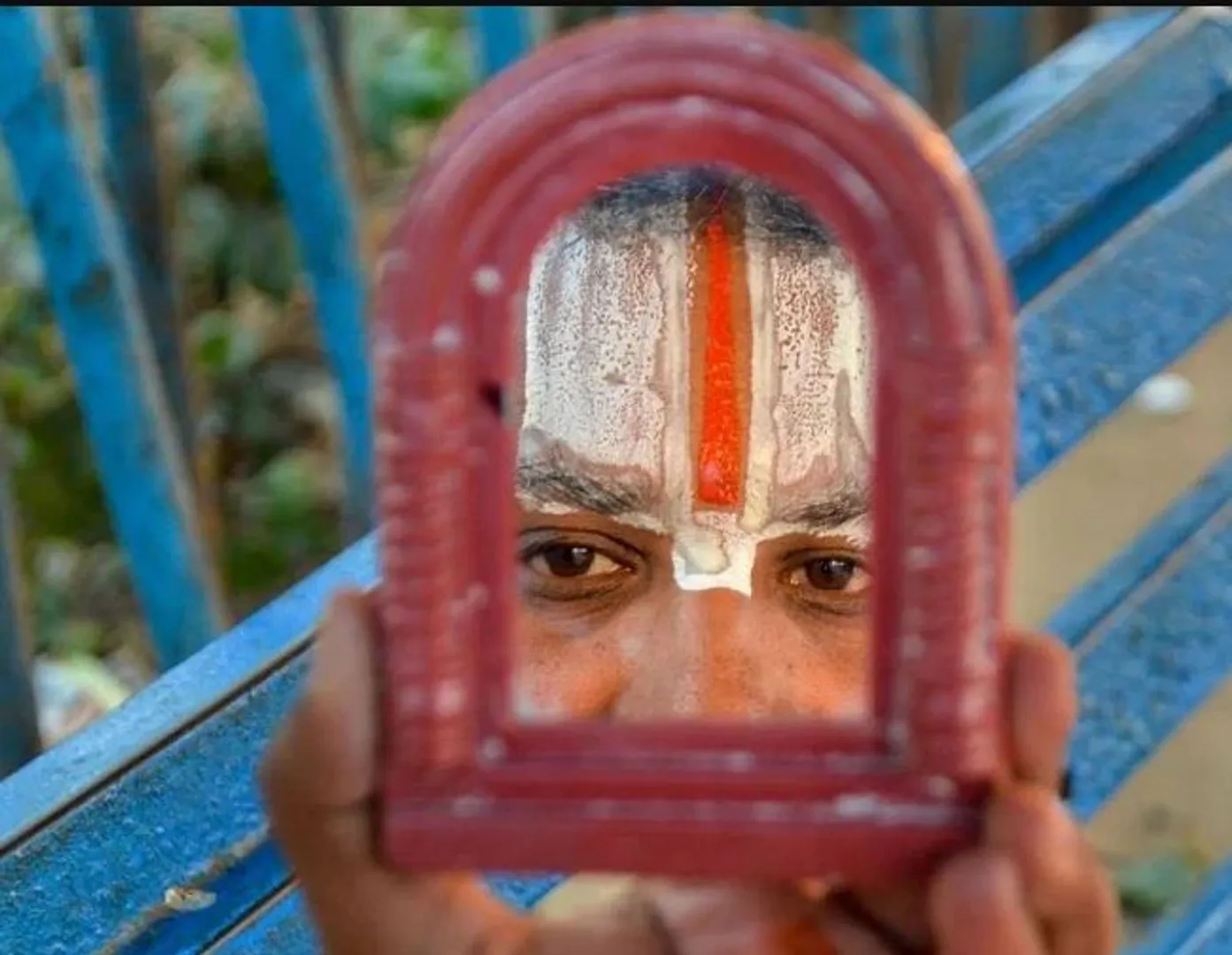 କେବଳ ସାଧନା କ୍ଷେତ୍ରରେ ନୁହଁ ଶ୍ରୀଙ୍ଗାର ପାଇଁ ବି ବେଶ୍ ଚର୍ଚ୍ଚିତ କୁମ୍ଭମେଳାର ଏହି ବାବାମାନେ ! ଶ୍ରୀଙ୍ଗାର ଦେଖିବା ପାଇଁ ଦୂରଦୁରାନ୍ତରୁ ଛୁଟି ଆସନ୍ତି ଲୋକେ ।