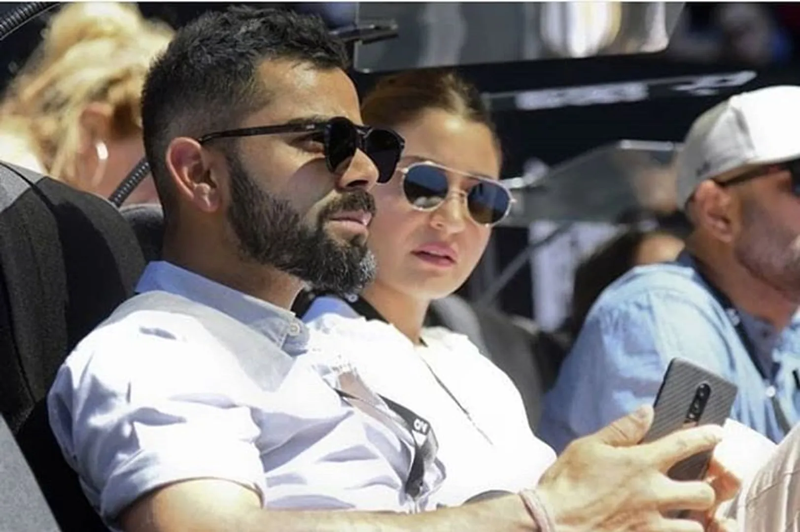 ବିସିସିଆଇ ପାଇଁ ମୁଣ୍ଡବ୍ୟଥାର କାରଣ ପାଲଟିଛନ୍ତି ଖେଳାଳୀଙ୍କ ପରିବାର ! ବିଦେଶ ଗସ୍ତ ସମୟରେ ନାହିନଥିବା ଅସୁବିଧାର ସମ୍ମୁଖିନ ହେଉଛି ବୋର୍ଡ ।