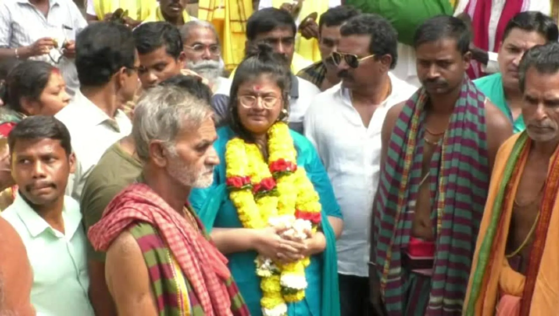 ଆସନ୍ତା ୨୬ରେ ବିଜେଡିରେ ଯୋଗ ଦେଇପାରନ୍ତି ପାରଳା ରାଣୀ କଲ୍ୟାଣୀ ଦେବୀ ! ଲଢିପାରନ୍ତି ନିର୍ବାଚନ, ପ୍ରାର୍ଥୀତ୍ୱକୁ ନେଇ ବଢିଲା ଚର୍ଚ୍ଚା ।