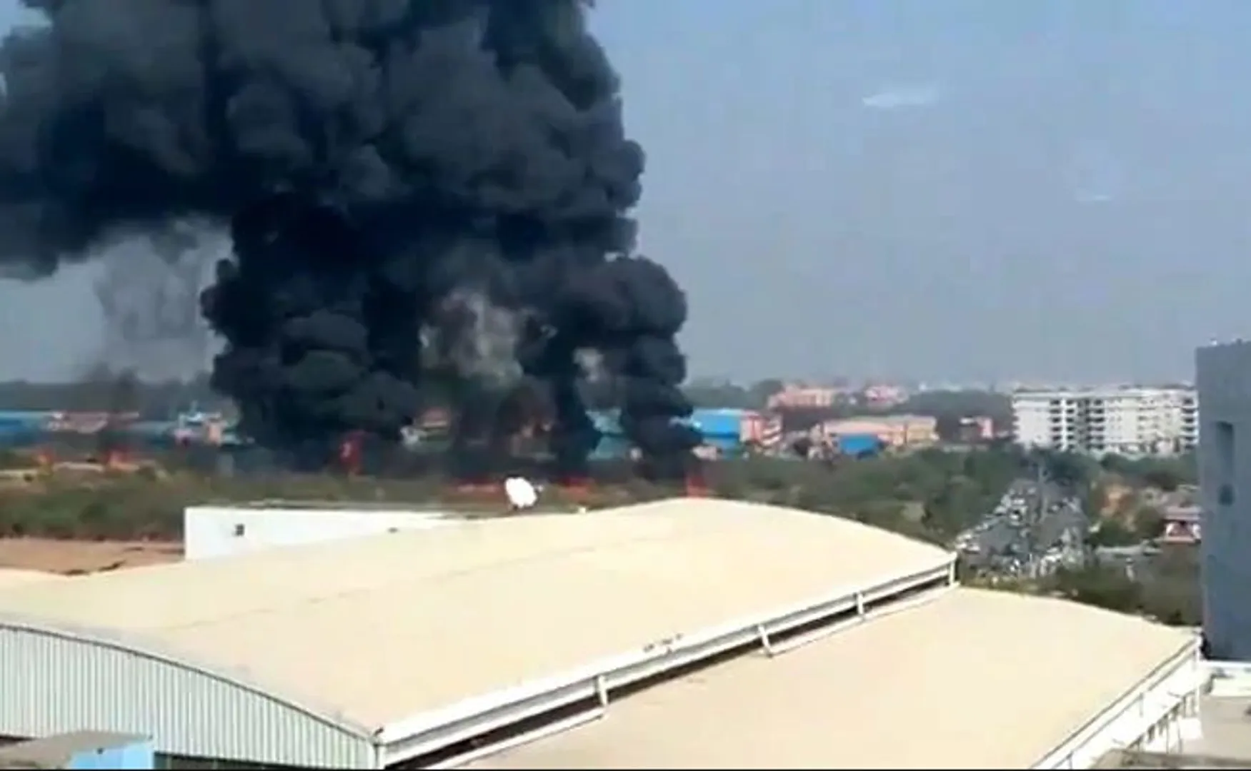 ବାଙ୍ଗାଲୋରରେ ଦୂର୍ଘଟଣାଗ୍ରସ୍ତ ହେଲା ଏଚଏଏଲ୍ ବାୟୁସେନାର ଲଢୁଆ ବିମାନ ! ଘଟଣାସ୍ଥଳରେ ହିଁ ପାଇଲେଟଙ୍କ ମୃତ୍ୟୁ ।