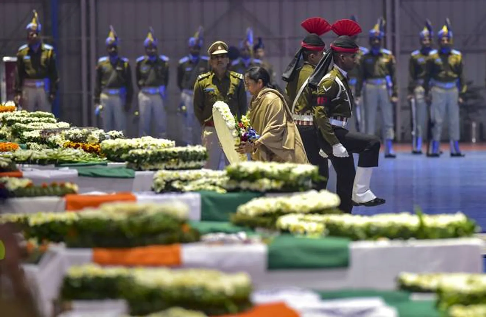 ପୁଲୱାମା ଆକ୍ରମଣରେ ଖୁସି ବ୍ୟକ୍ତ କରି ଆଇସକ୍ରୀମ୍ ଖାଇ ମଜା ନେଉଥିଲେ ୪ ଛାତ୍ରୀ ! ବିଶ୍ୱବିଦ୍ୟାଳୟରୁ ବହିଷ୍କାର ହେବା ସହ ଜେଲ୍ ଗଲେ ଛାତ୍ରୀ । 