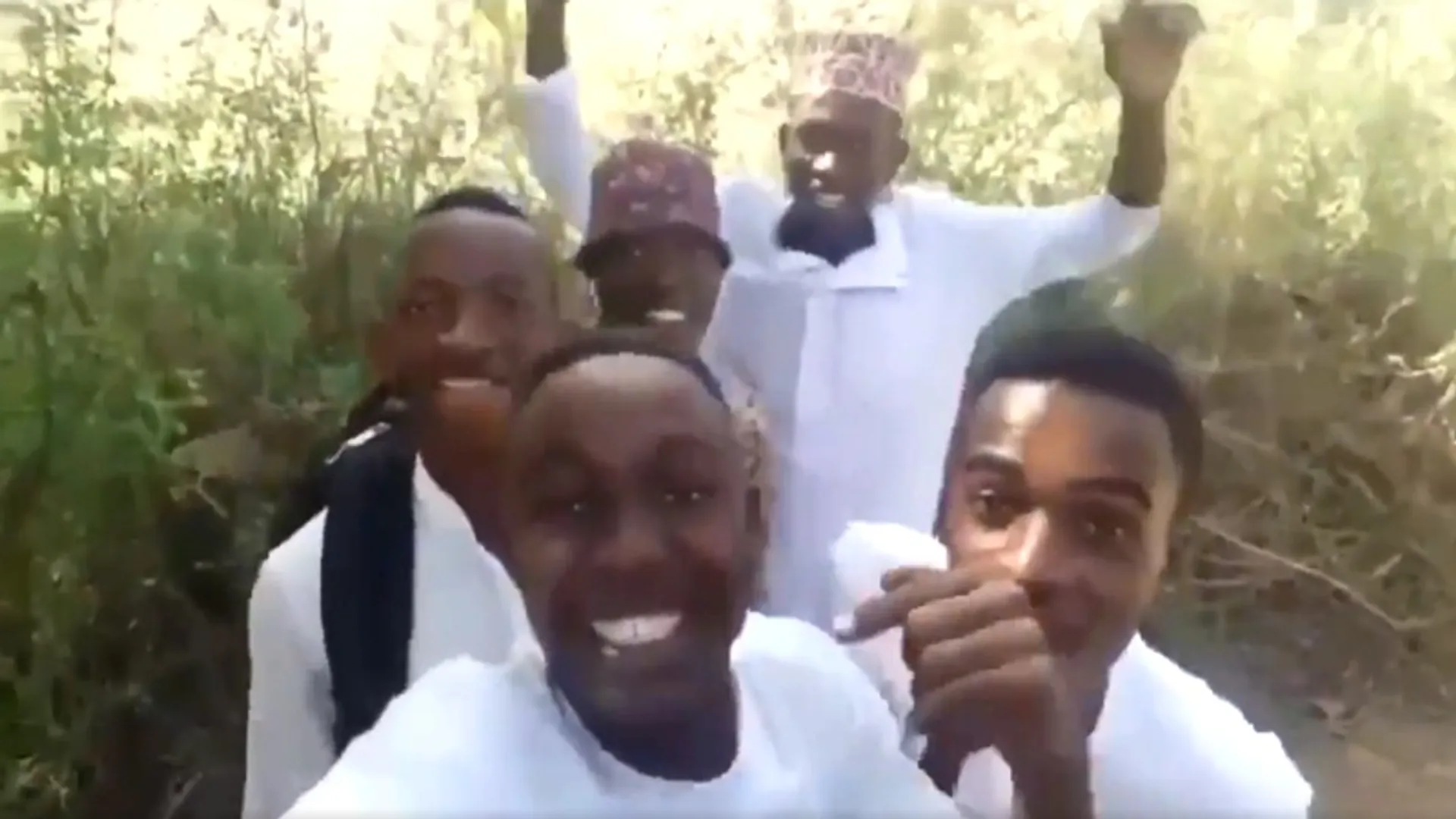 ନାଇଜେରିଆ ଯୁବକମାନେ ଗାଇଲେ ‘ଦିଲ୍ ତୋ ପାଗଲ ହେ’ ! କିଛି ସମୟ ମଧ୍ୟରେ ସୋସିଆଲ୍ ମିଡିଆରେ ଭାଇରାଲ୍ ହେଲା ଭିଡିଓ , ଦେଖନ୍ତୁ ଭିଡିଓ